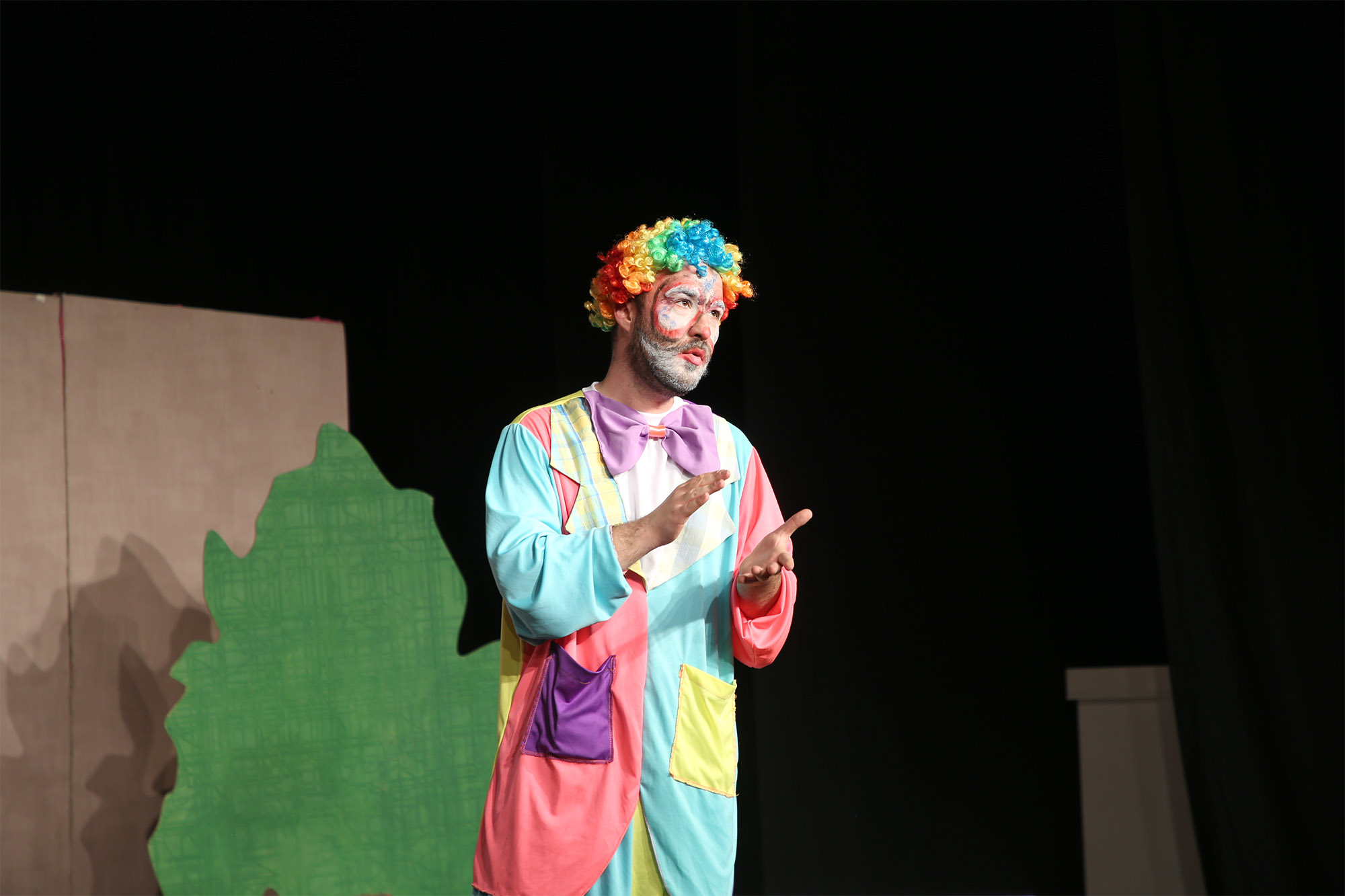 “İki Bavul Dolusu Hapşu ile Turşu” AKM’de kahkahayla geçti