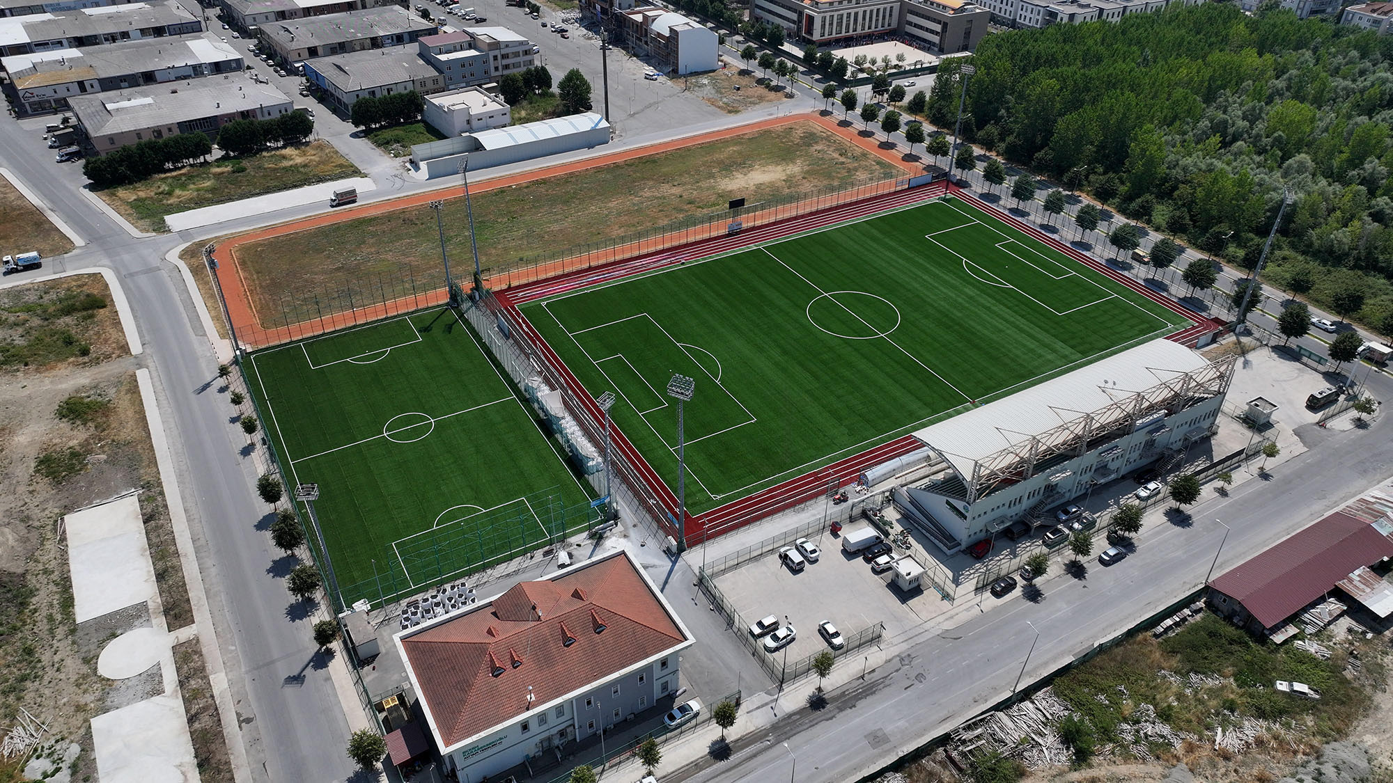 Başkan Alemdar: “Gençlerimiz için yeni spor tesislerini şehrimize kazandırıyoruz”