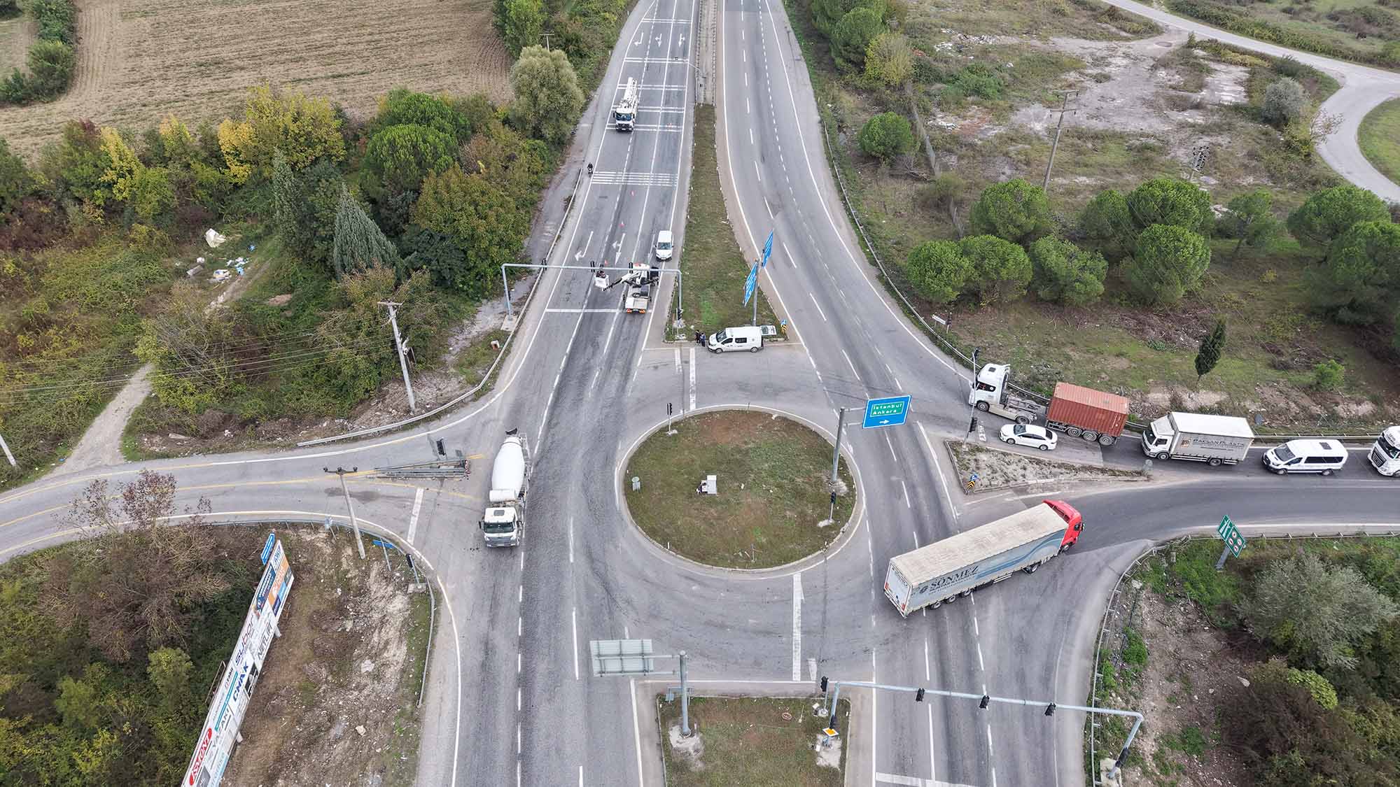 Şehirdeki karanlık kavşaklara Büyükşehir dokunuşu