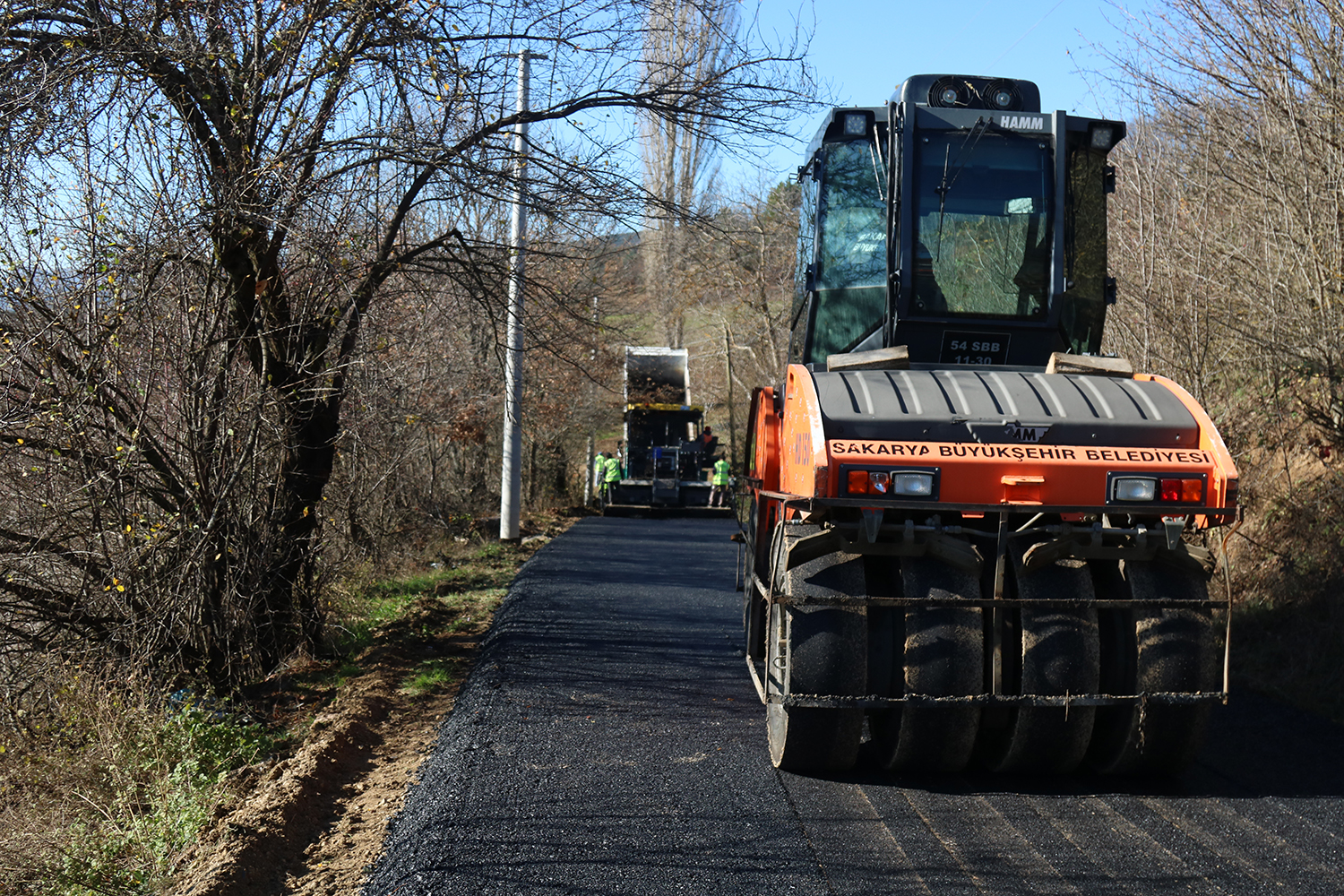 Büyükşehir asfalt ekipleri Pamukova’da