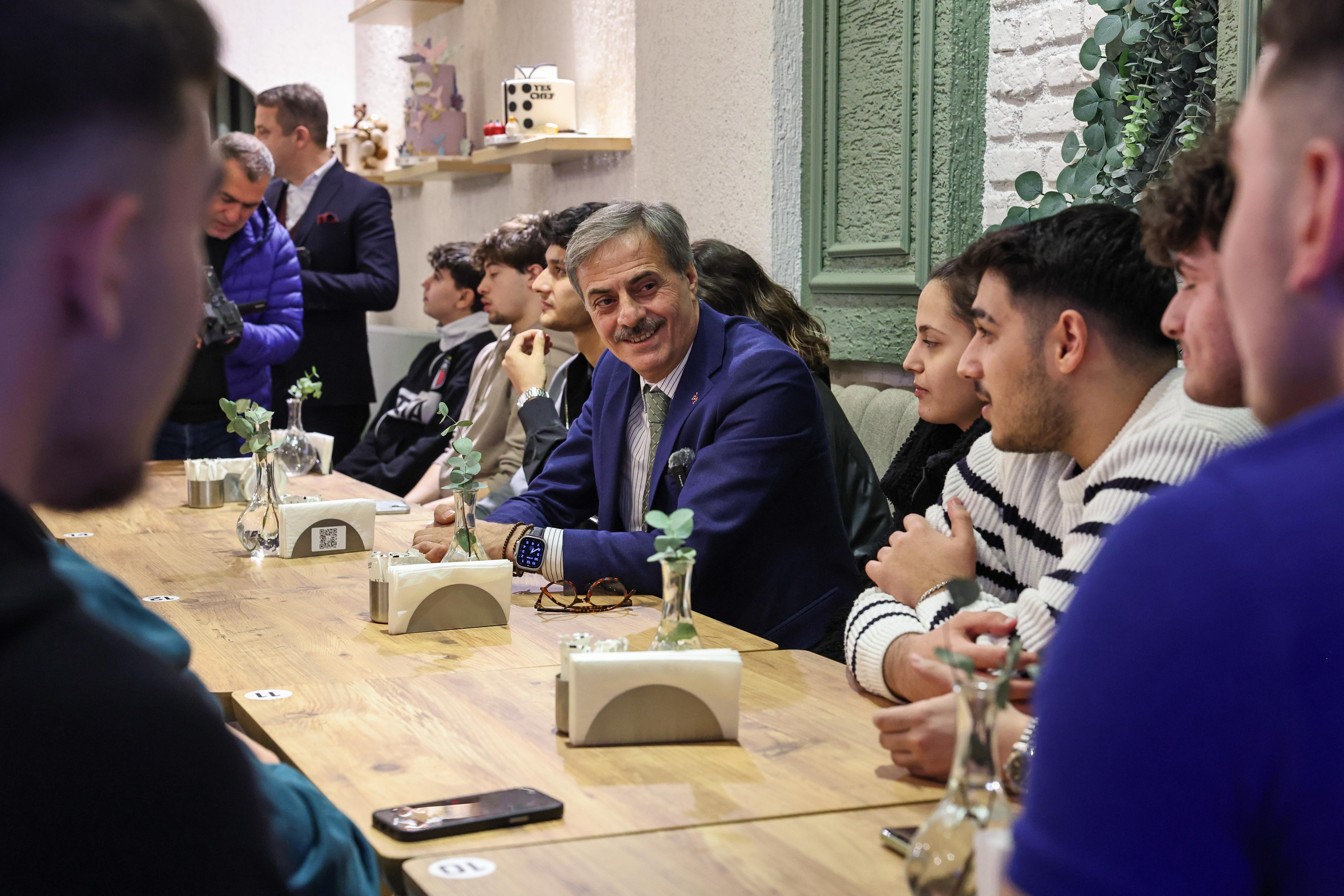 “Gençlerimizin her alanda kendilerini geliştireceği projeleri hayata geçireceğiz”