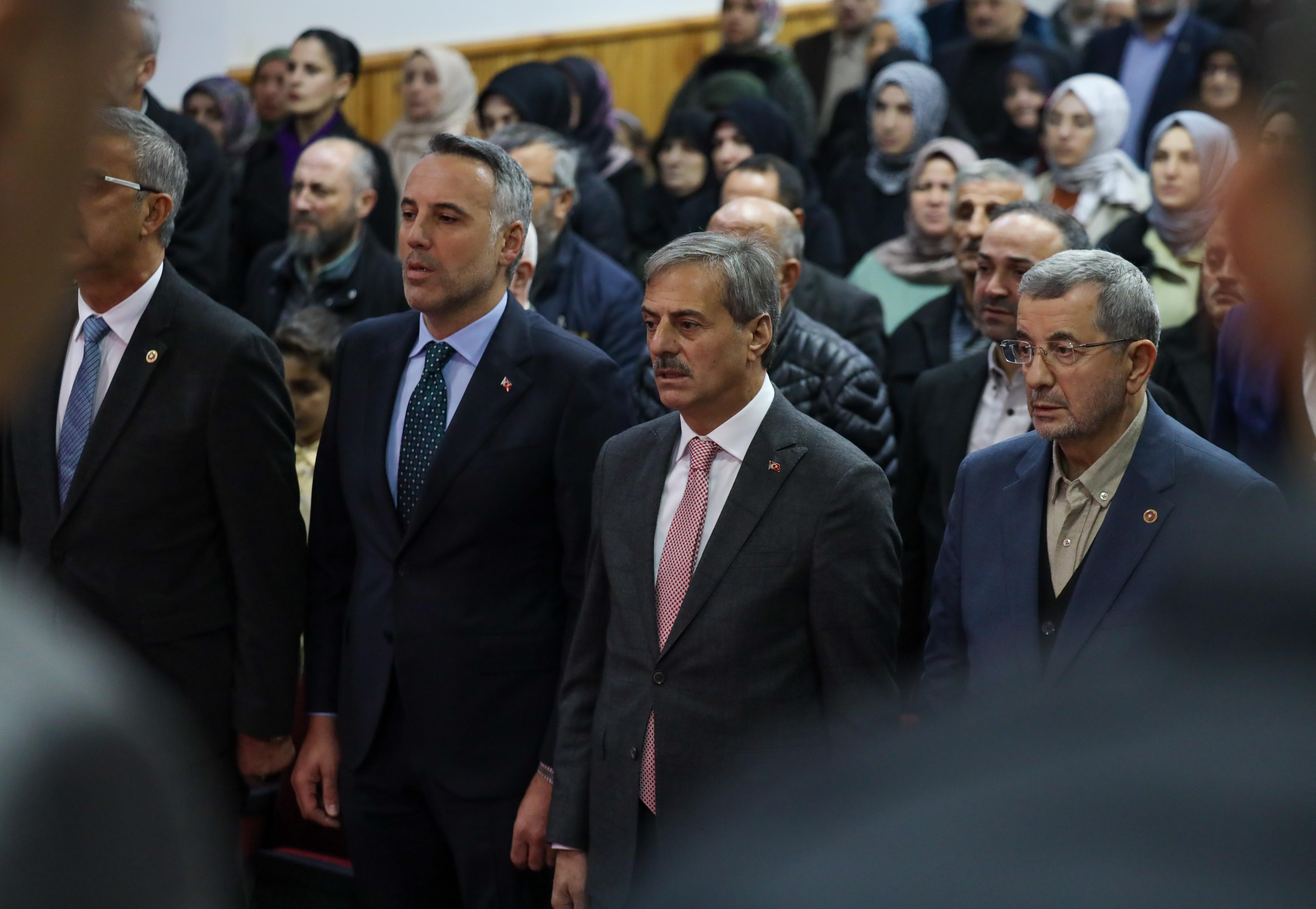 Yusuf Alemdar Karapürçek'te vatandaşla hasret giderdi: “Birlik, beraberlik ve kardeşlikle her mahalleye dokunacağız”