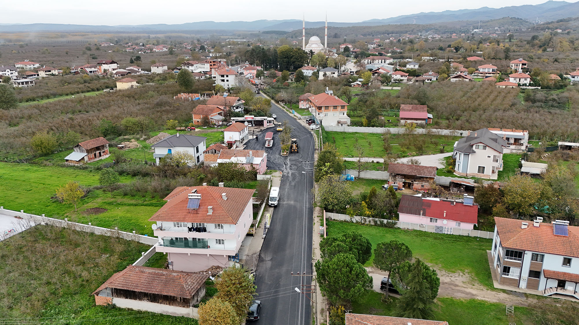 Büyükşehir Hendek’te seferber oldu: Kısa sürede tam 15 kilometre…