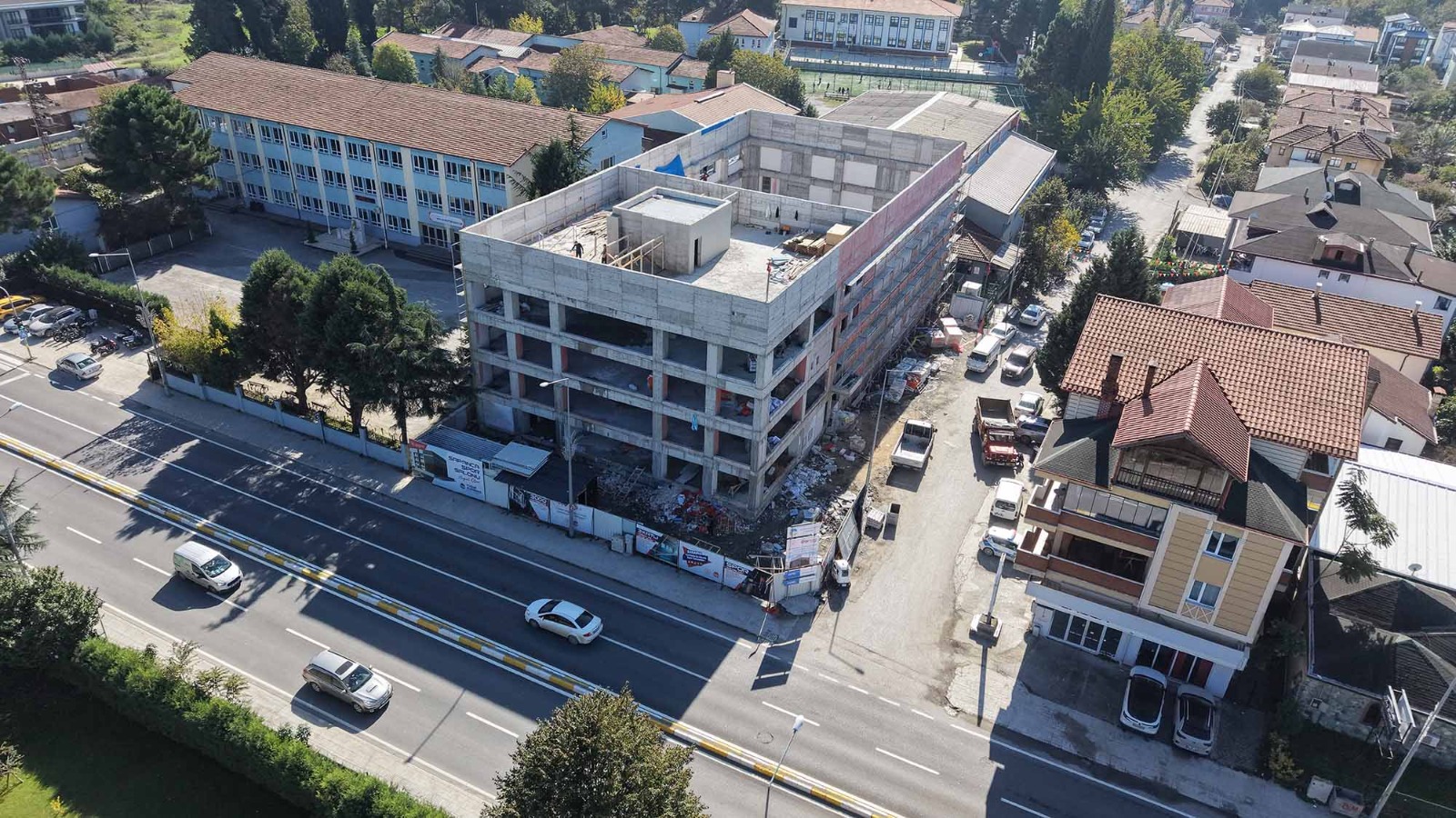Sapanca’da gençlerin yeni merkezi yükseldi