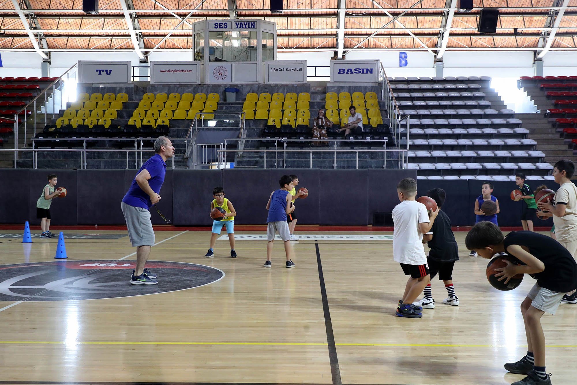 Sakarya’da çocuklar sporun her dalında dolu dolu bir yaz tatiline başladı 