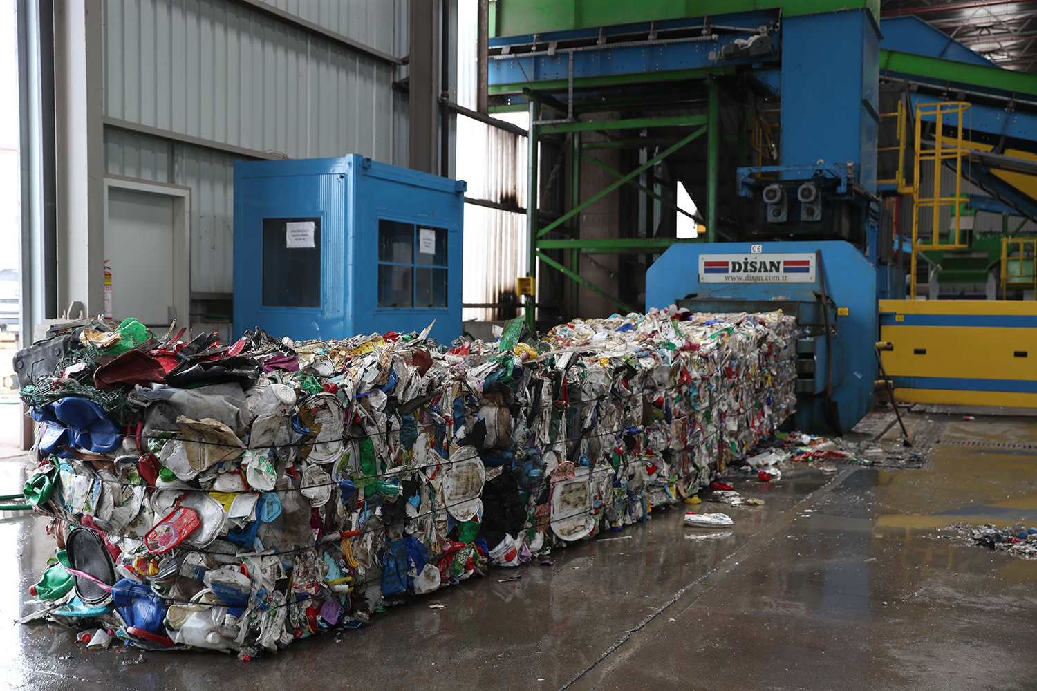 Terminal GES hizmet binalarına elektrik üretiyor