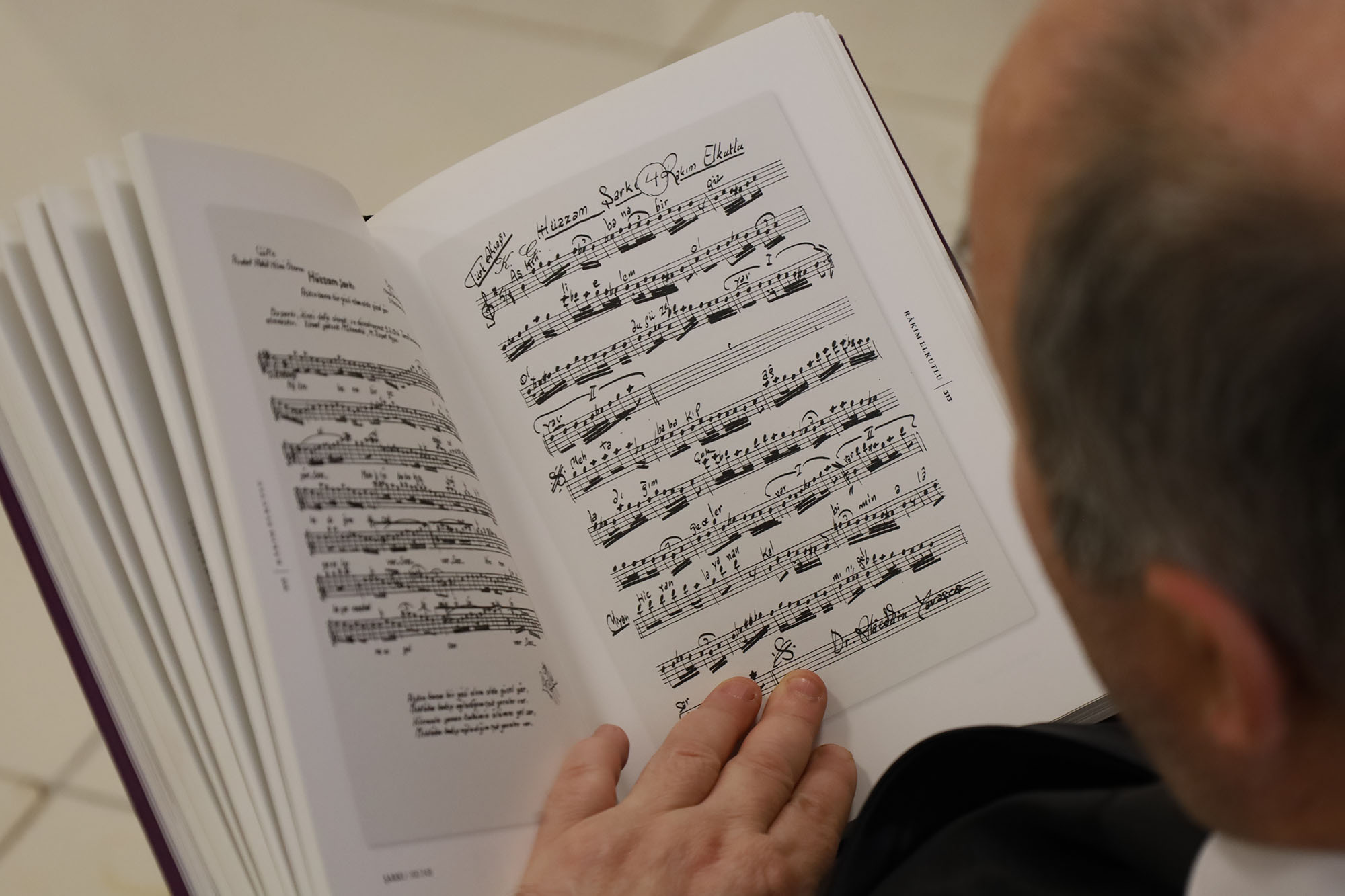 Büyükşehir’in sanatçısı bu kitapla Türk Müziği’ne ışık, yeni nesle ilham oldu