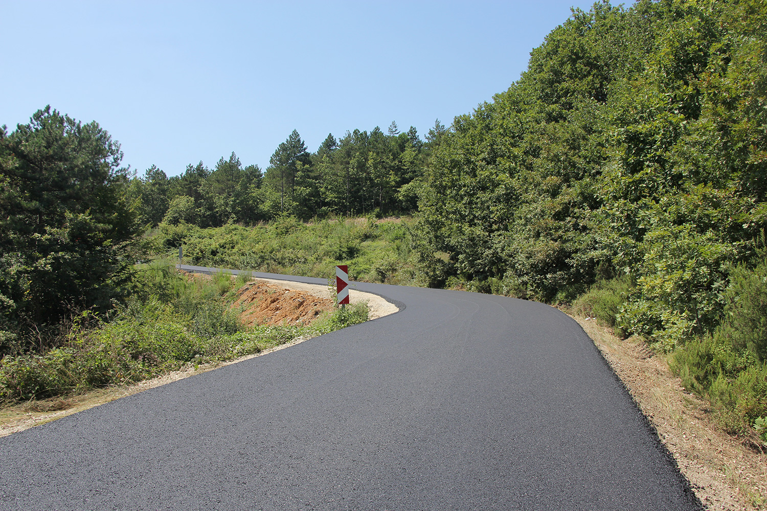 Akyazı’da İki Mahalle Yolu Yenileniyor