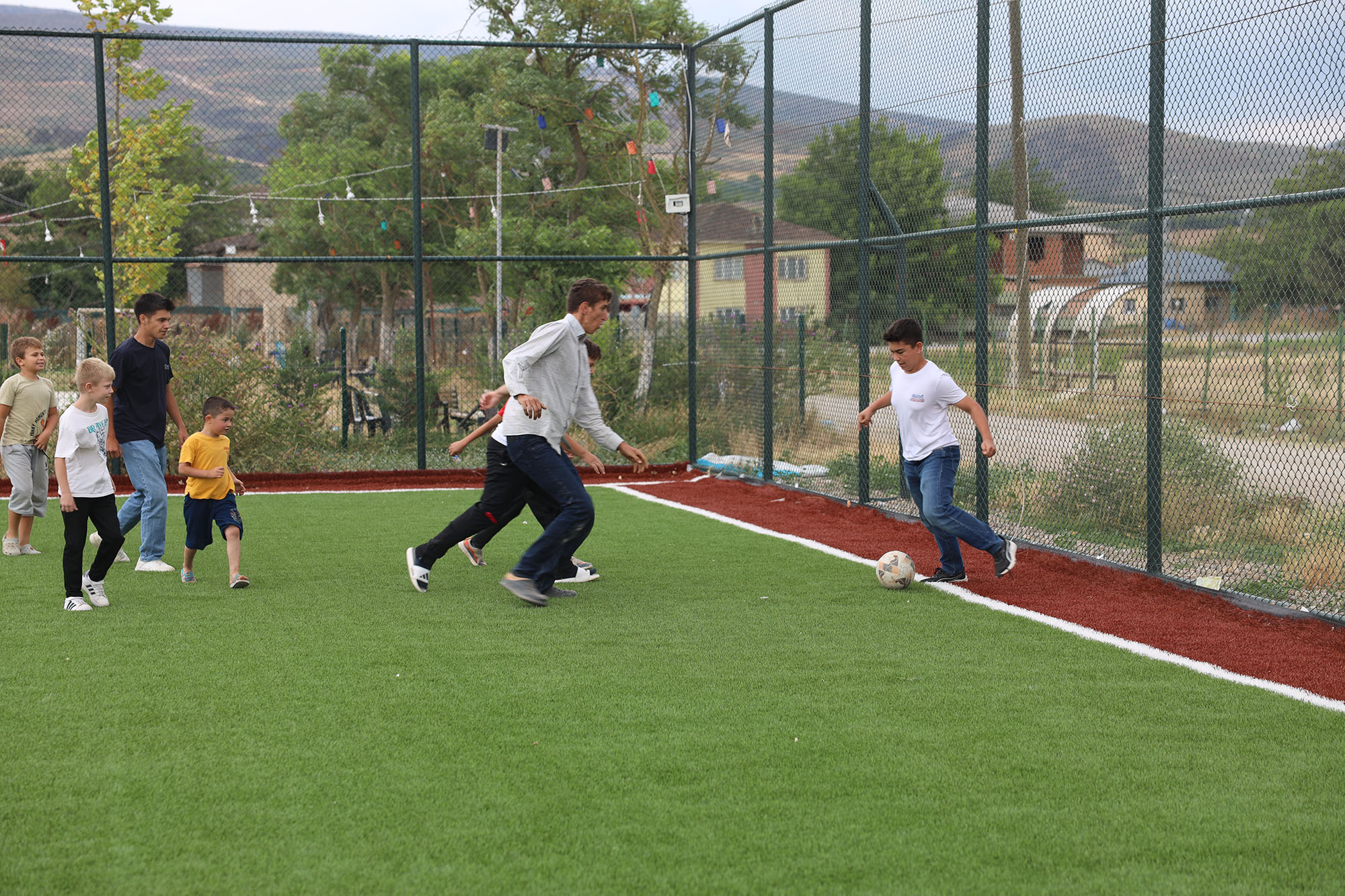 Okullar tatil oldu, Bayatlı gençler sahaya koştu