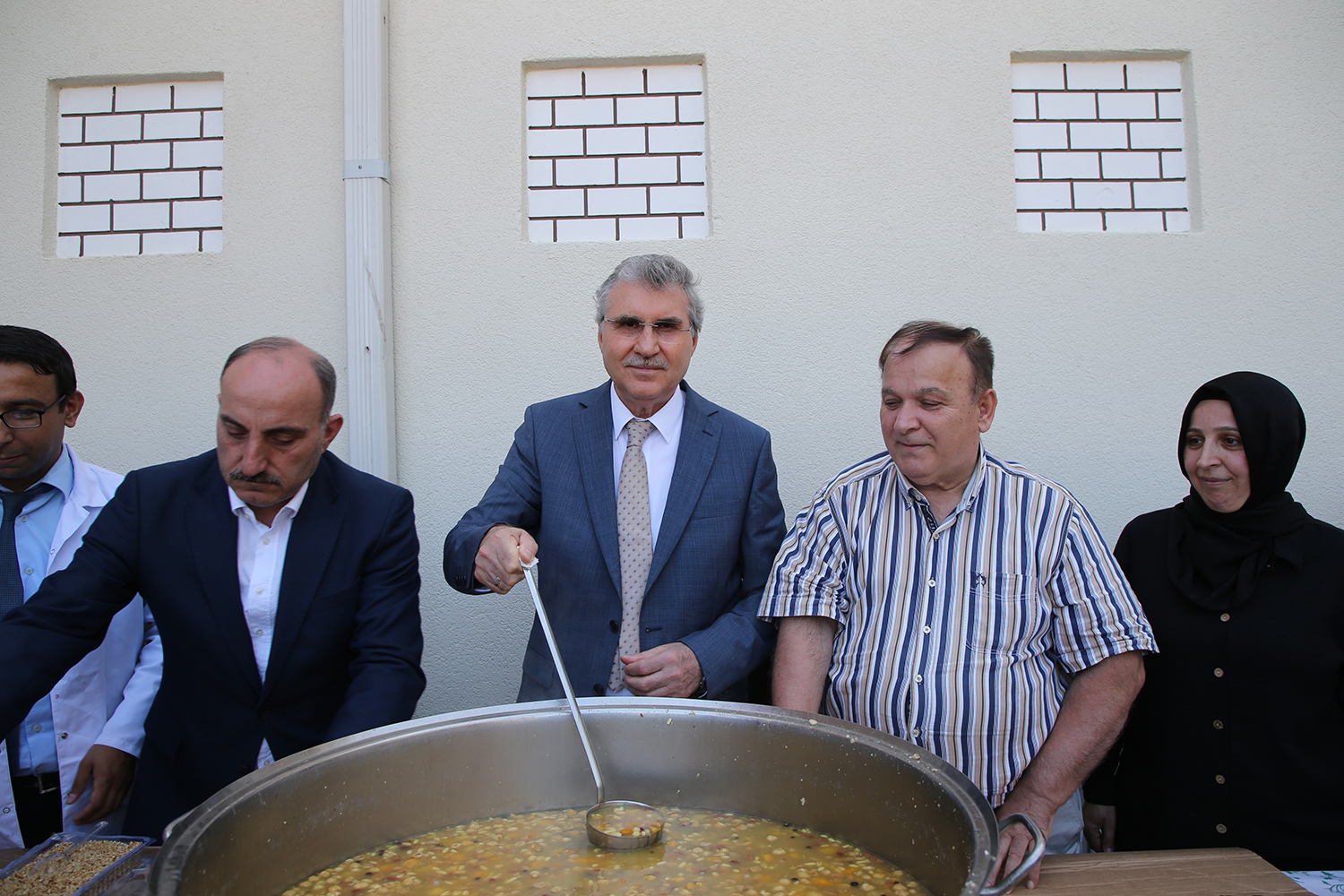 Aşure yeniden doğuşun simgesidir