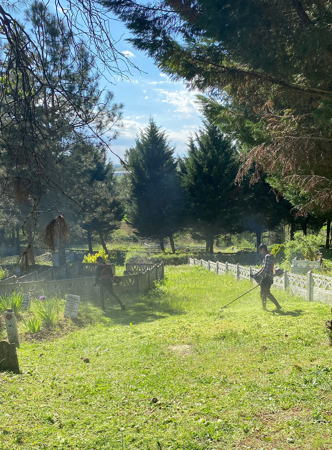 Büyükşehir mezarlıkları bayrama hazırlıyor