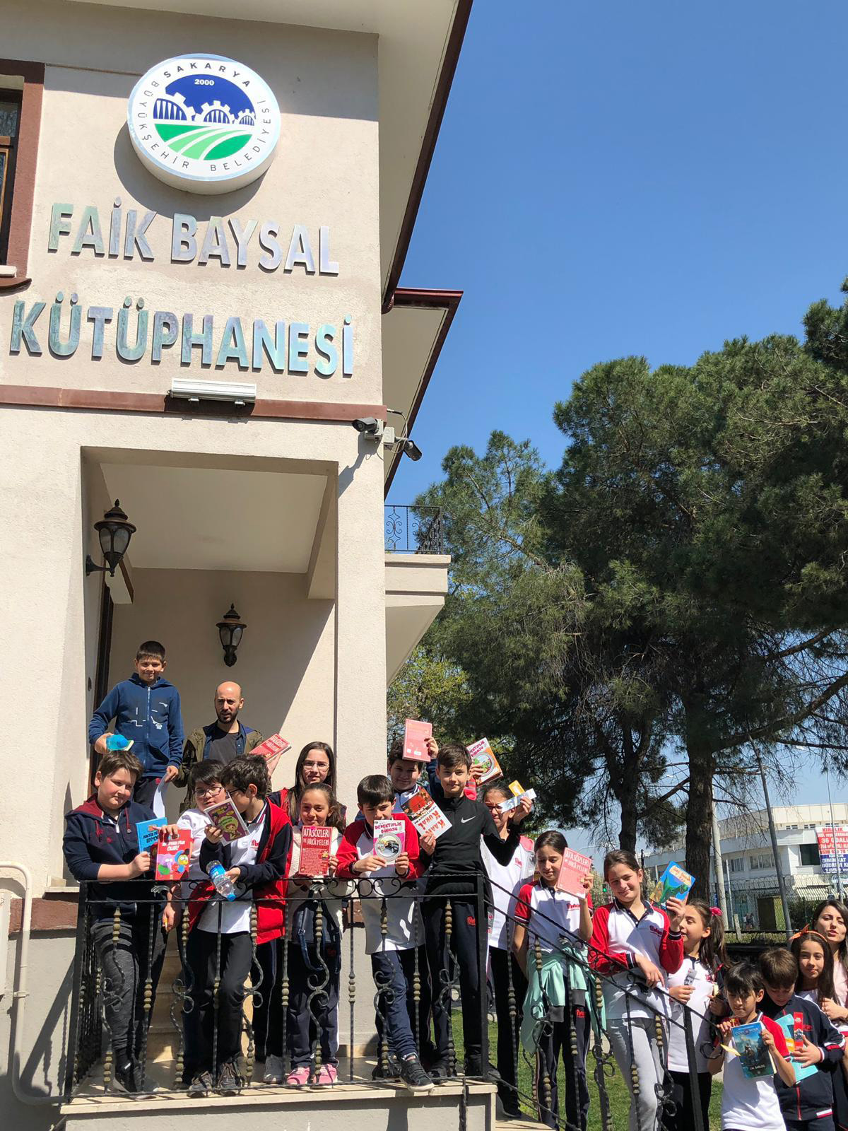 Öğrenciler kitapları Faik Baysal ile sevdi