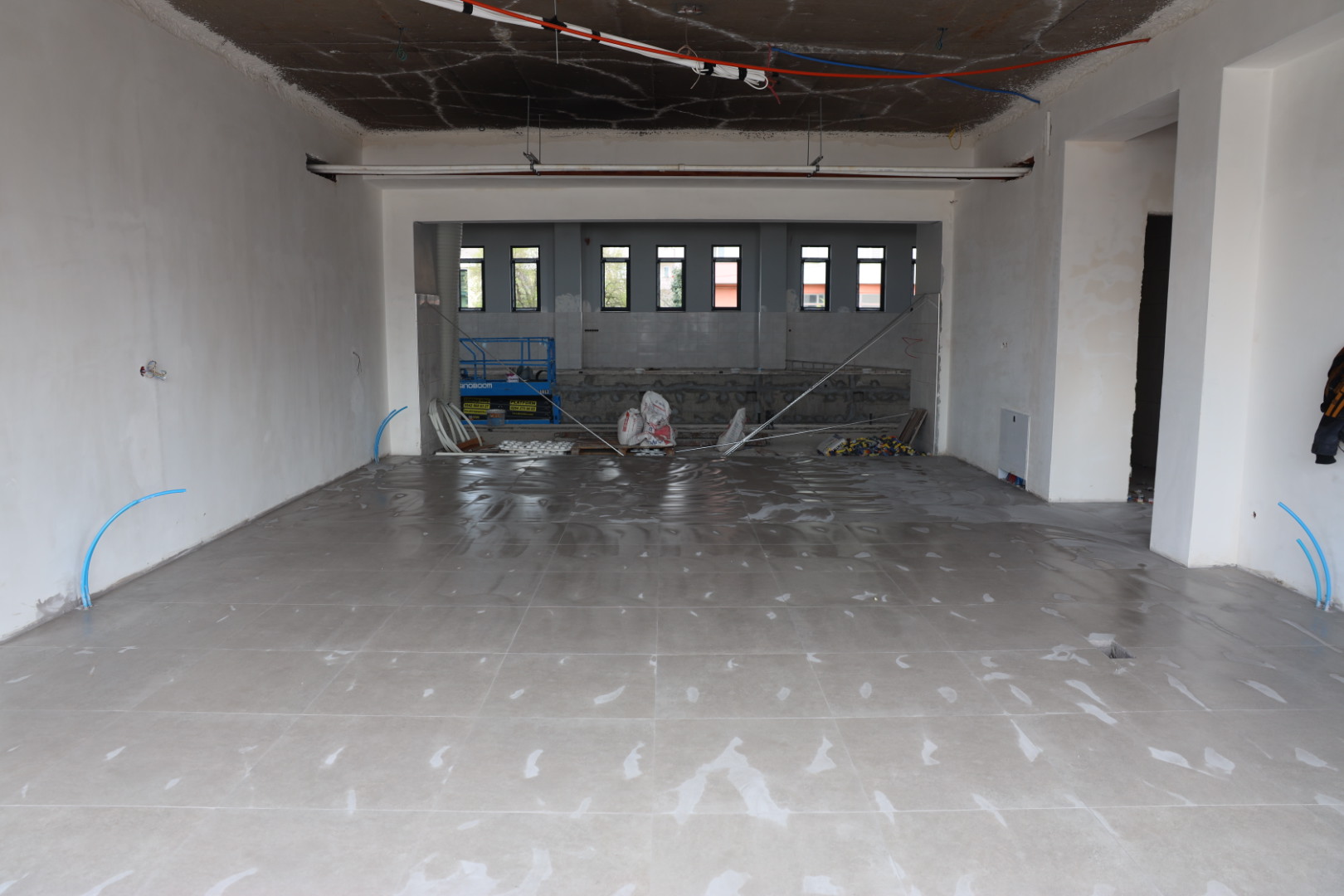 Arifiye Yüzme Havuzu ve Gençlik Merkezi hızla tamamlanıyor