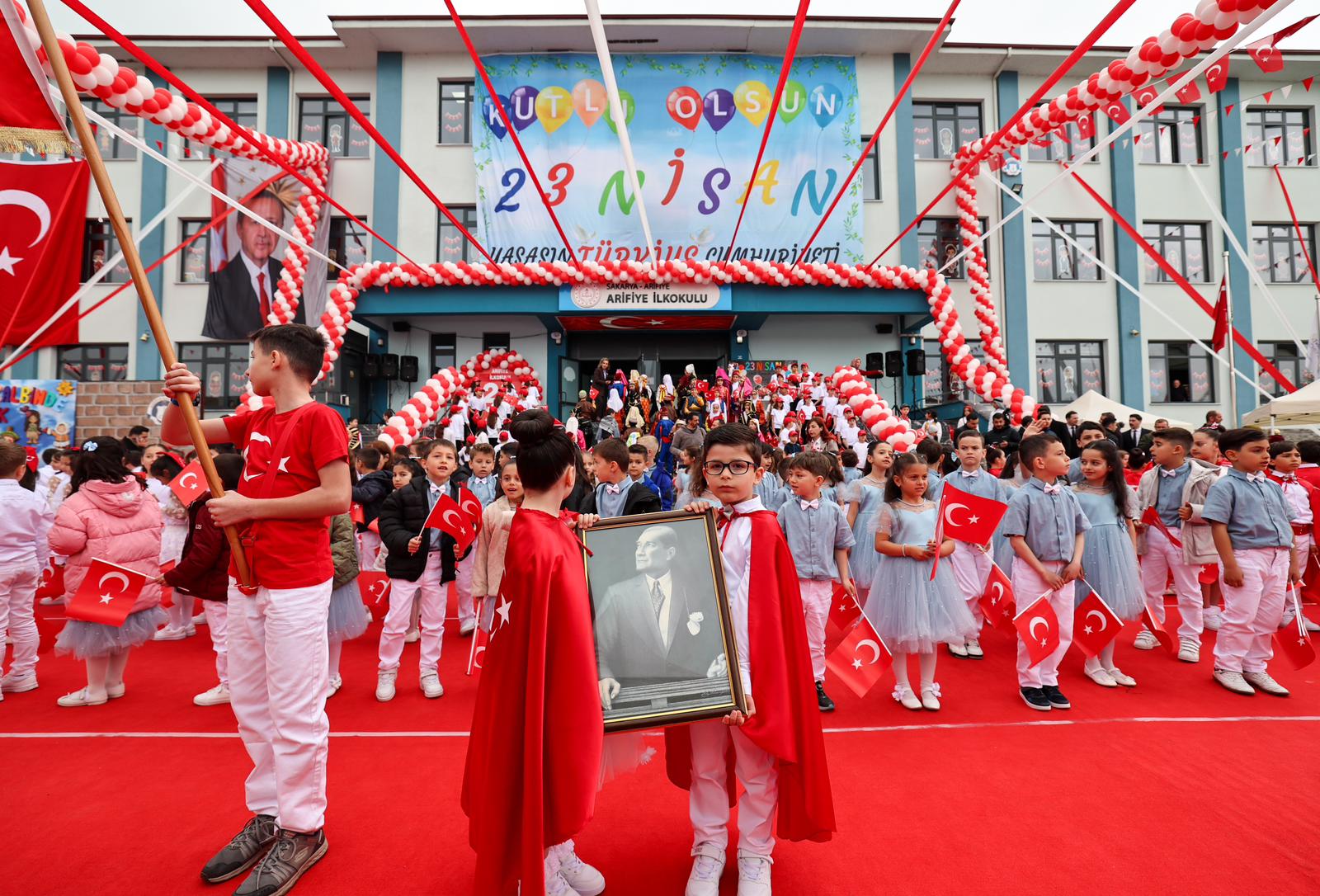 Alemdar miniklerin 23 Nisan coşkusuna ortak oldu: “Tüm çocuklarımızın bayramı kutlu olsun”