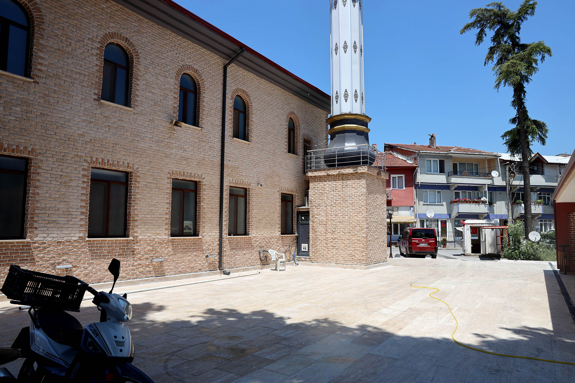 Alifuatpaşa Merkez Camii'nin çevresi yepyeni bir görünüme kavuştu