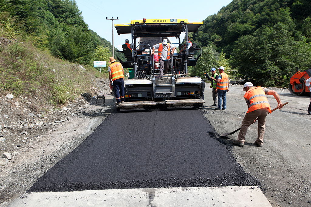 Sapanca Mahmudiye’de asfalt çalışması başladı