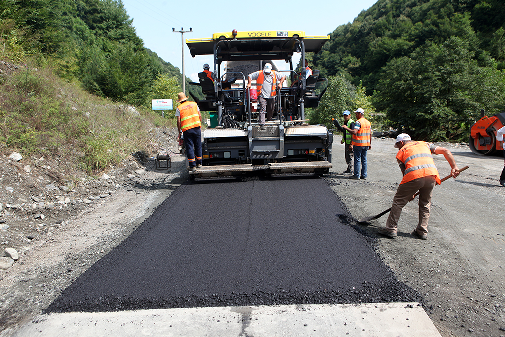 Sapanca Mahmudiye’de asfalt çalışması başladı