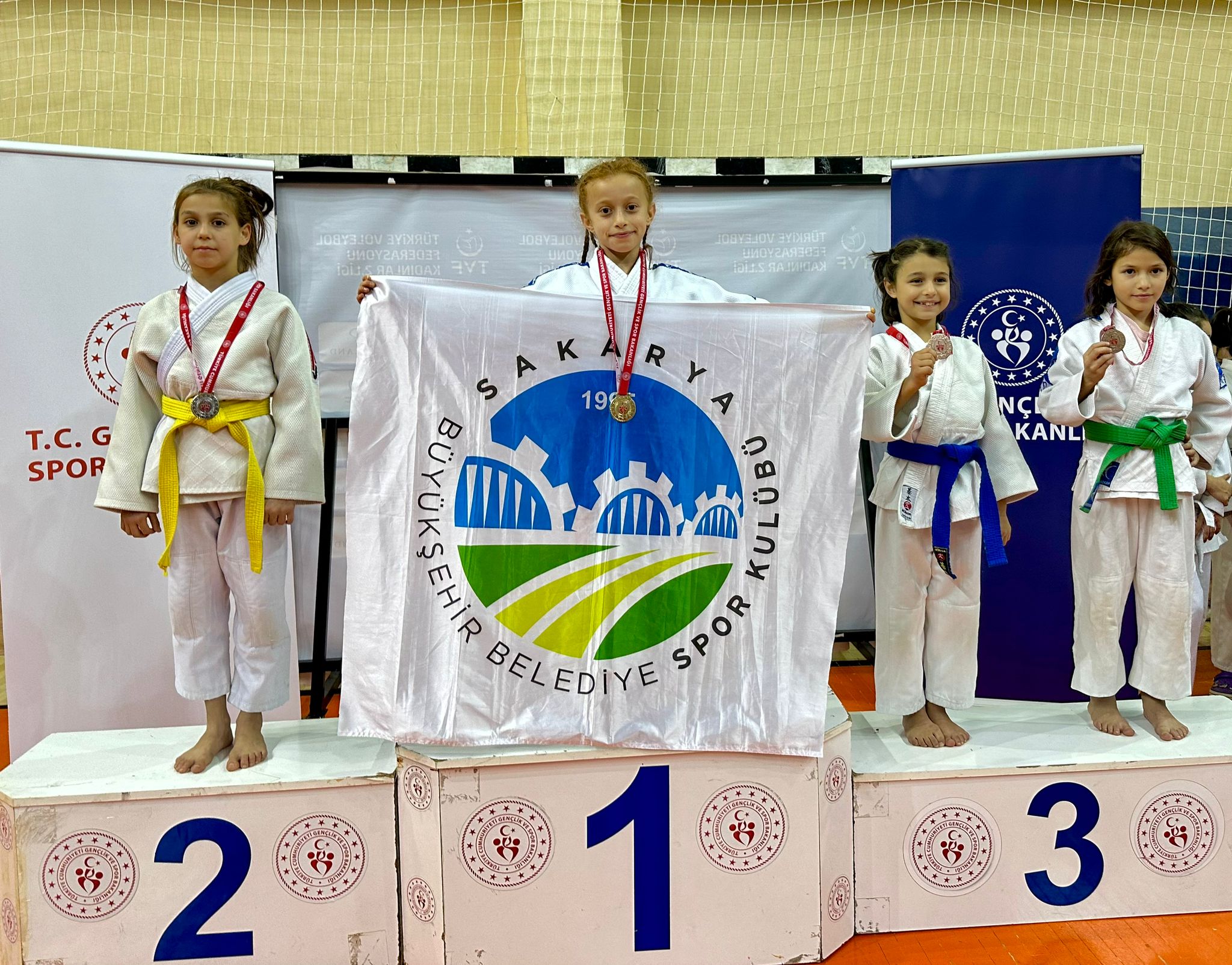  Büyükşehir sporcusu minderden şampiyon ayrıldı