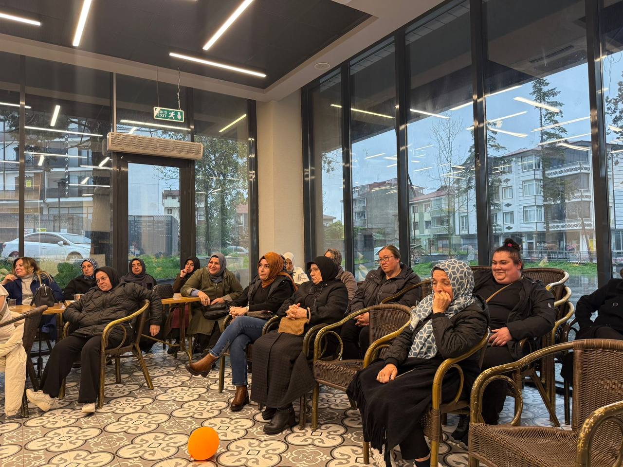 Büyükşehir’in “Kadın Kadına” projesi Kocaali’de devam etti