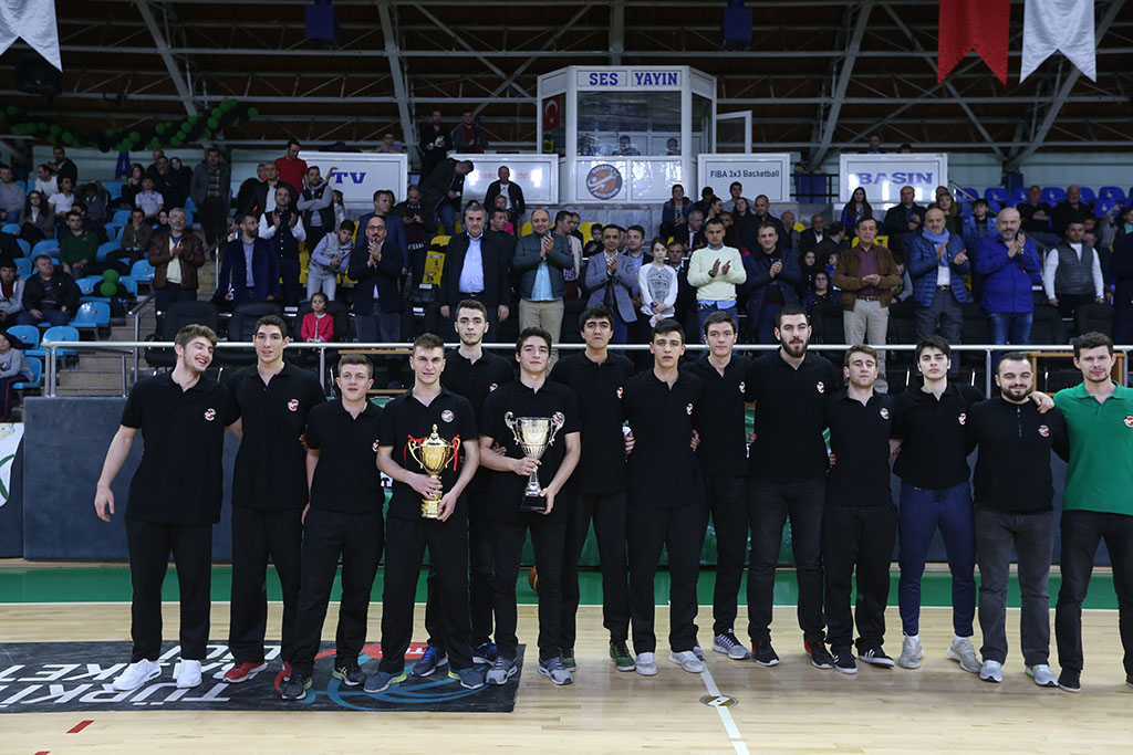 Şampiyonluk için salonda buluşalım