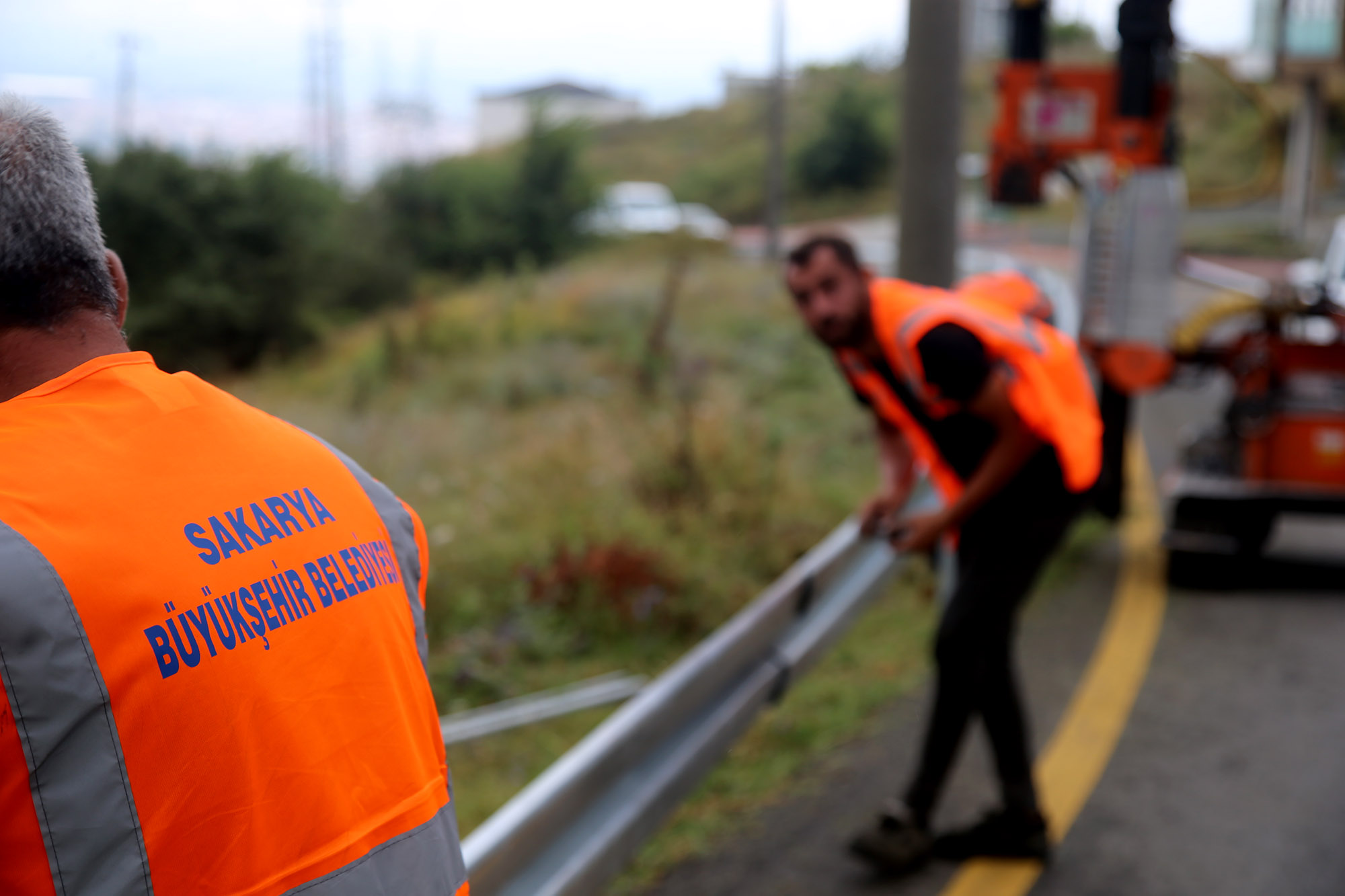 Paraşüt Tepe’ye giden yolda artık çelik bariyer var