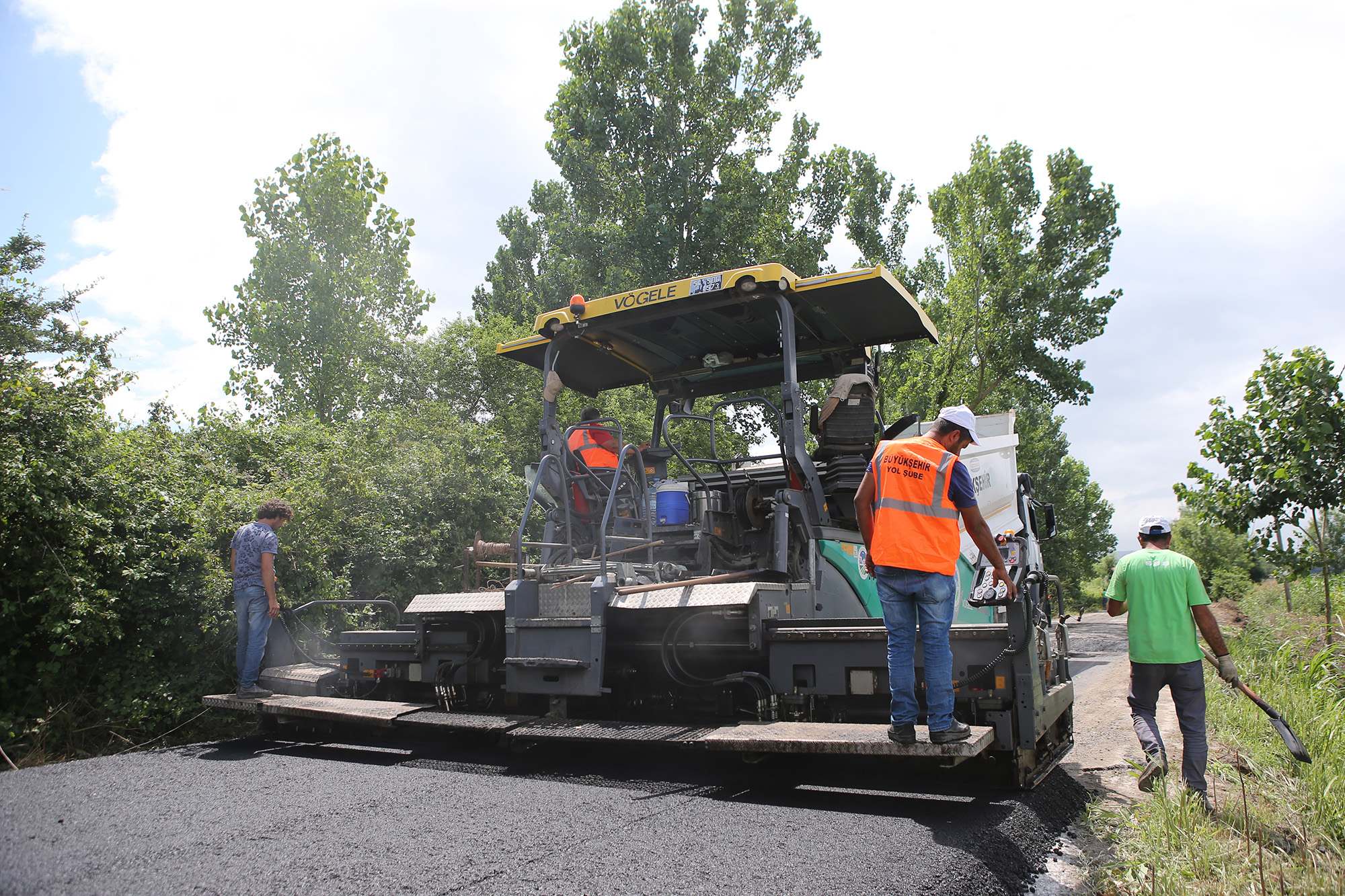 Karasu’da yollar bayrama hazırlanıyor