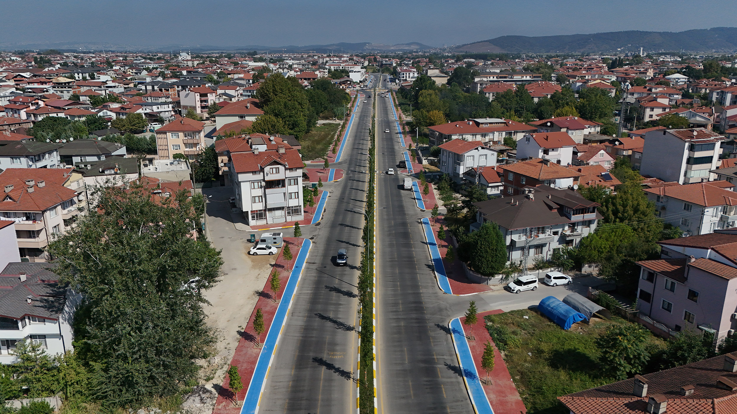 Sakarya’nın merkezine kesintisiz ulaşım artık mümkün: Alparslan Türkeş Caddesi aydınlatması ve peyzajıyla tamamlandı
