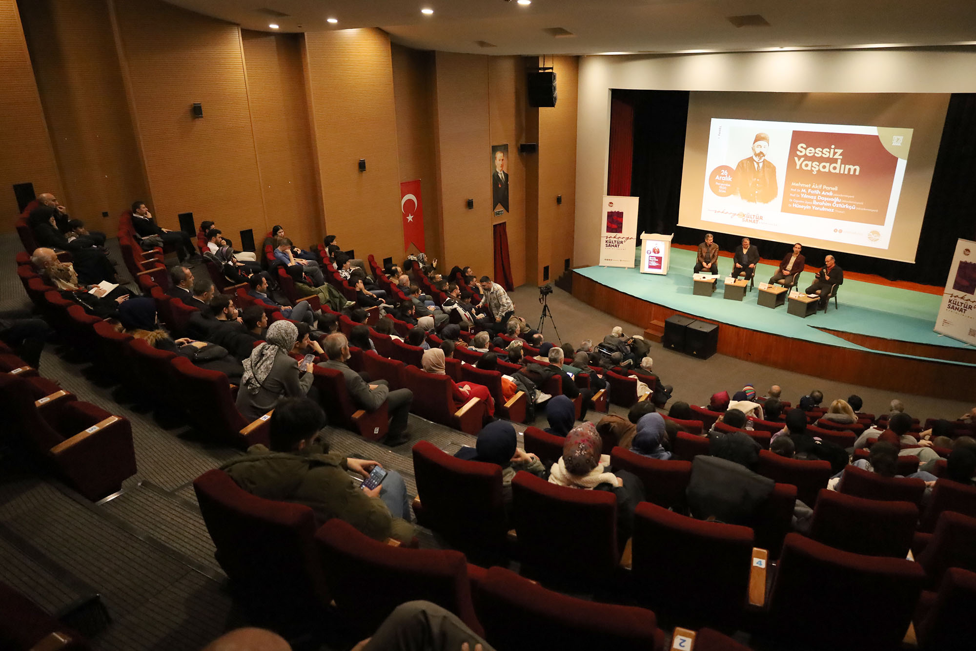 Milletin hafızasında hiç sönmeyecek olan bir ışık: Mehmet Akif’in vatana olan aşkını anlattılar 