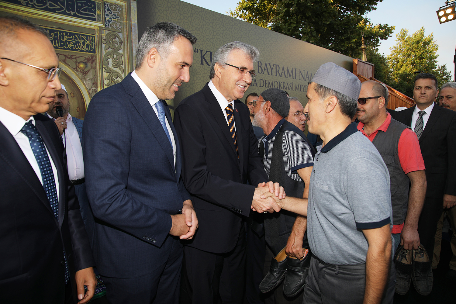 Büyükşehir geleneği sürdürüyor, binlerce Sakaryalı meydanda buluşuyor