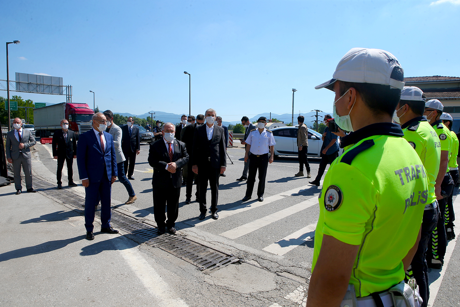 “Sağlıklı bayramlarda yeniden buluşacağız”