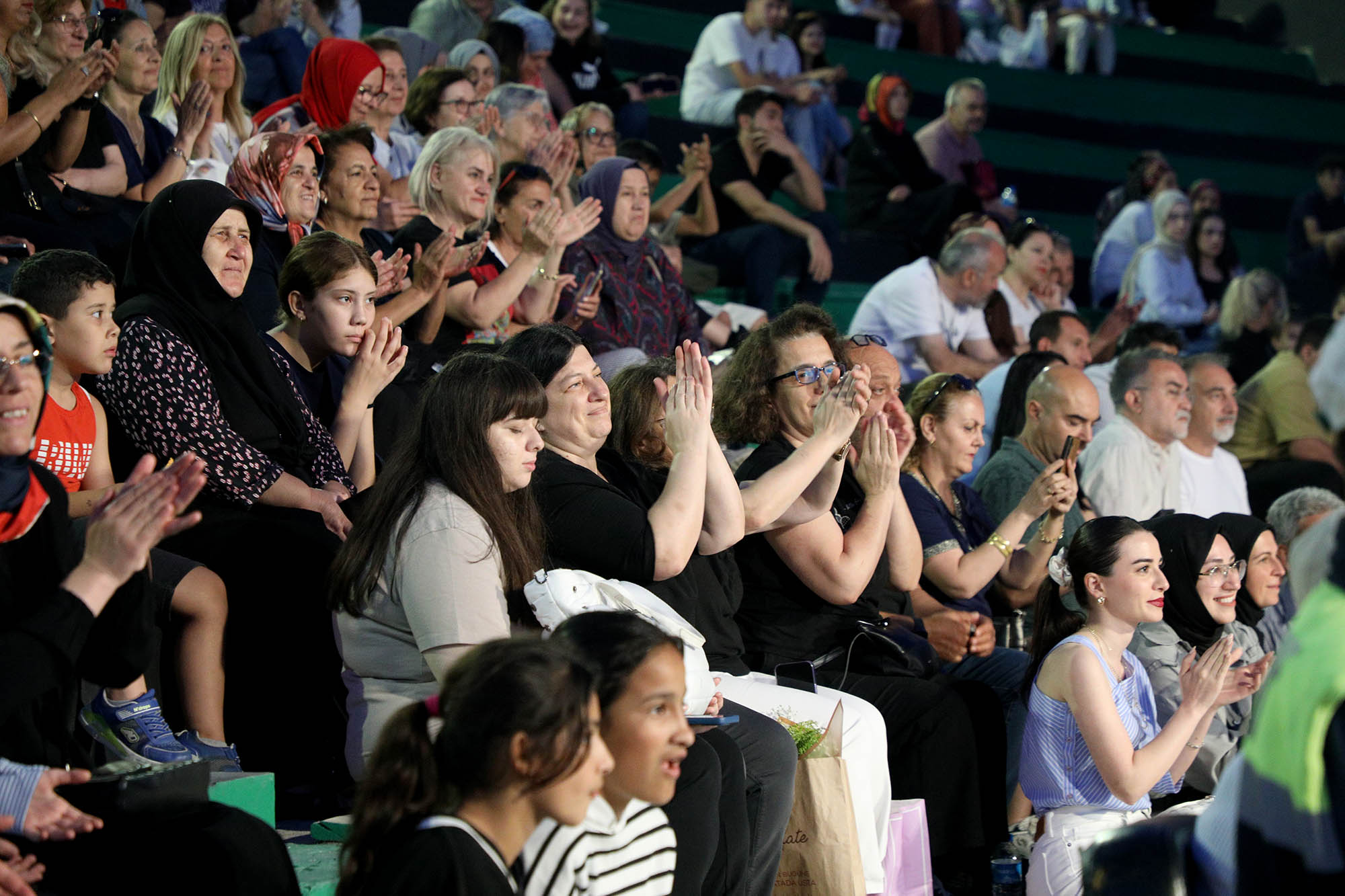 Büyükşehir’in yaz konserleri Millet Bahçesi’nde festival havasına dönüştü: Elif Kayacan’dan unutulmaz performans