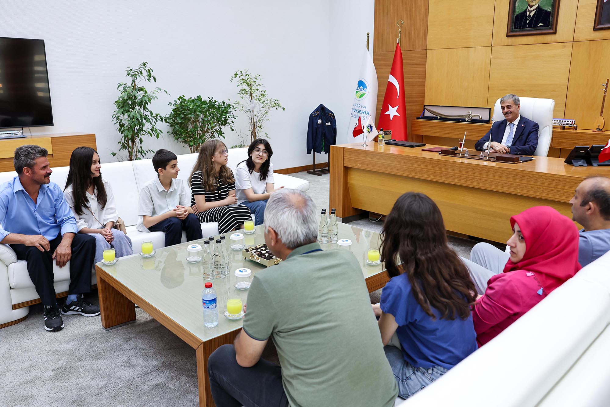 Başkan Alemdar Sakarya’nın LGS şampiyonlarını misafir etti: “Memleketin ve Türkiye’nin geleceği sizlersiniz”