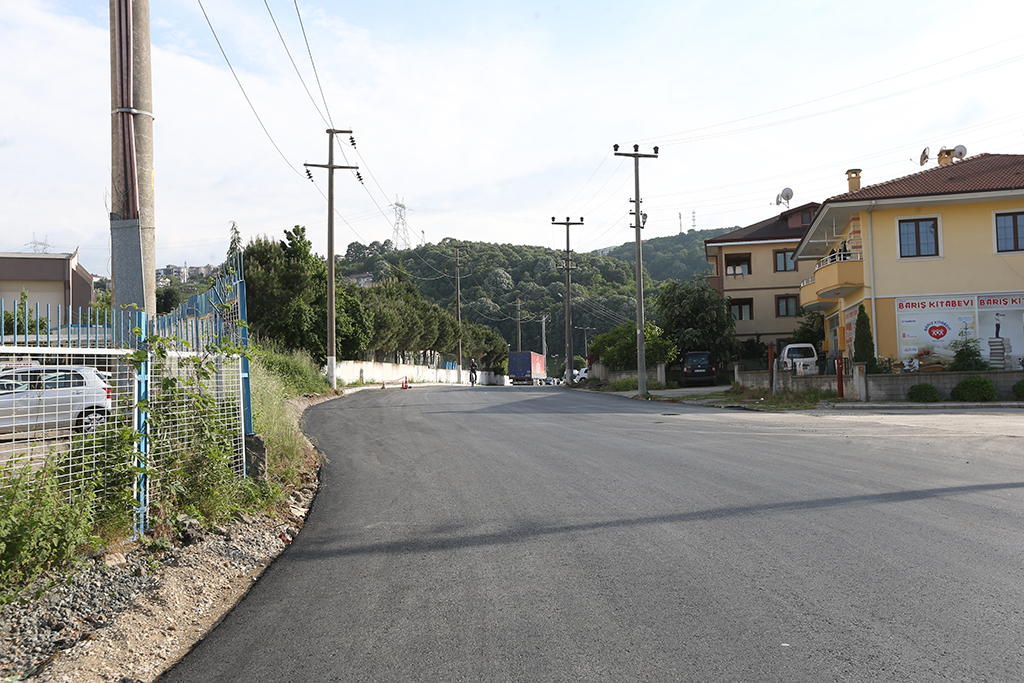 Serdivan Kolej Sokak sıcak asfaltla buluştu