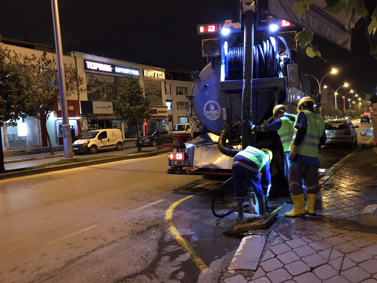 Kanalizasyon ve yağmursuyu hatları temizleniyor