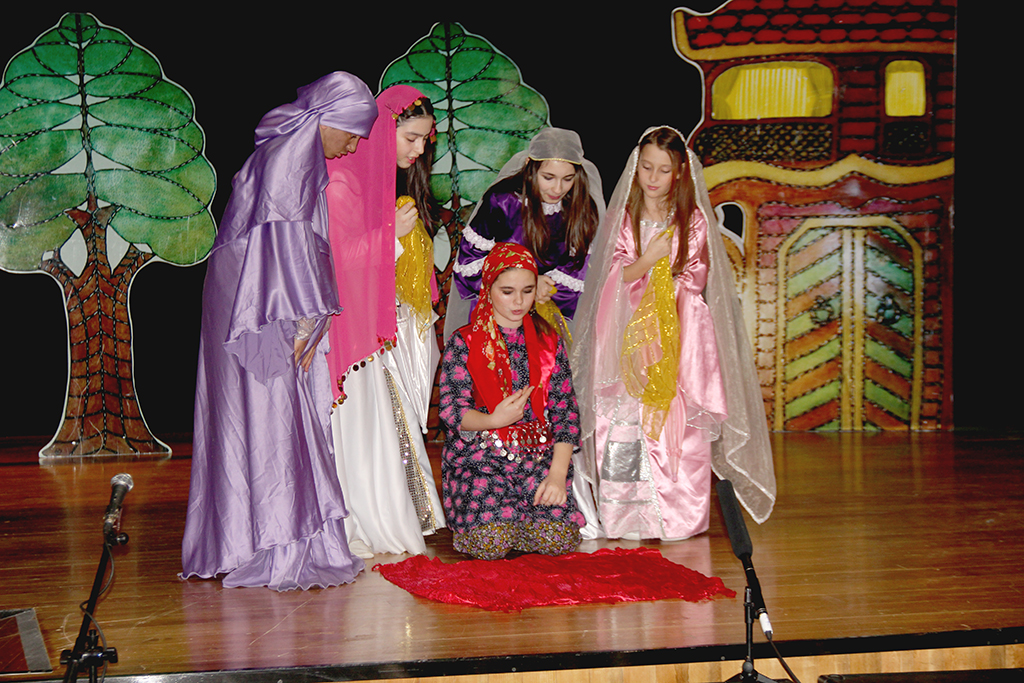 SGM öğrencilerinden ‘Mirasyedi’ performansı