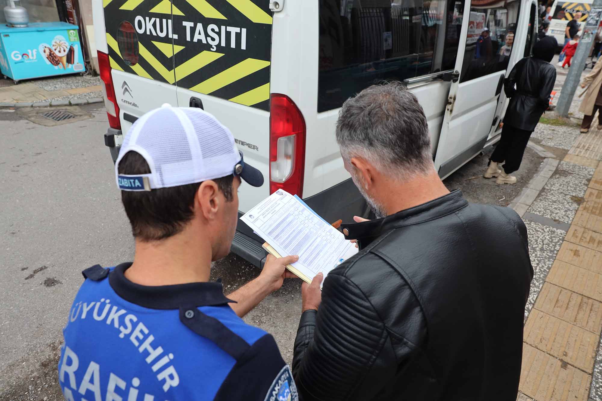 Büyükşehir zabıtasından okul servislerine denetim