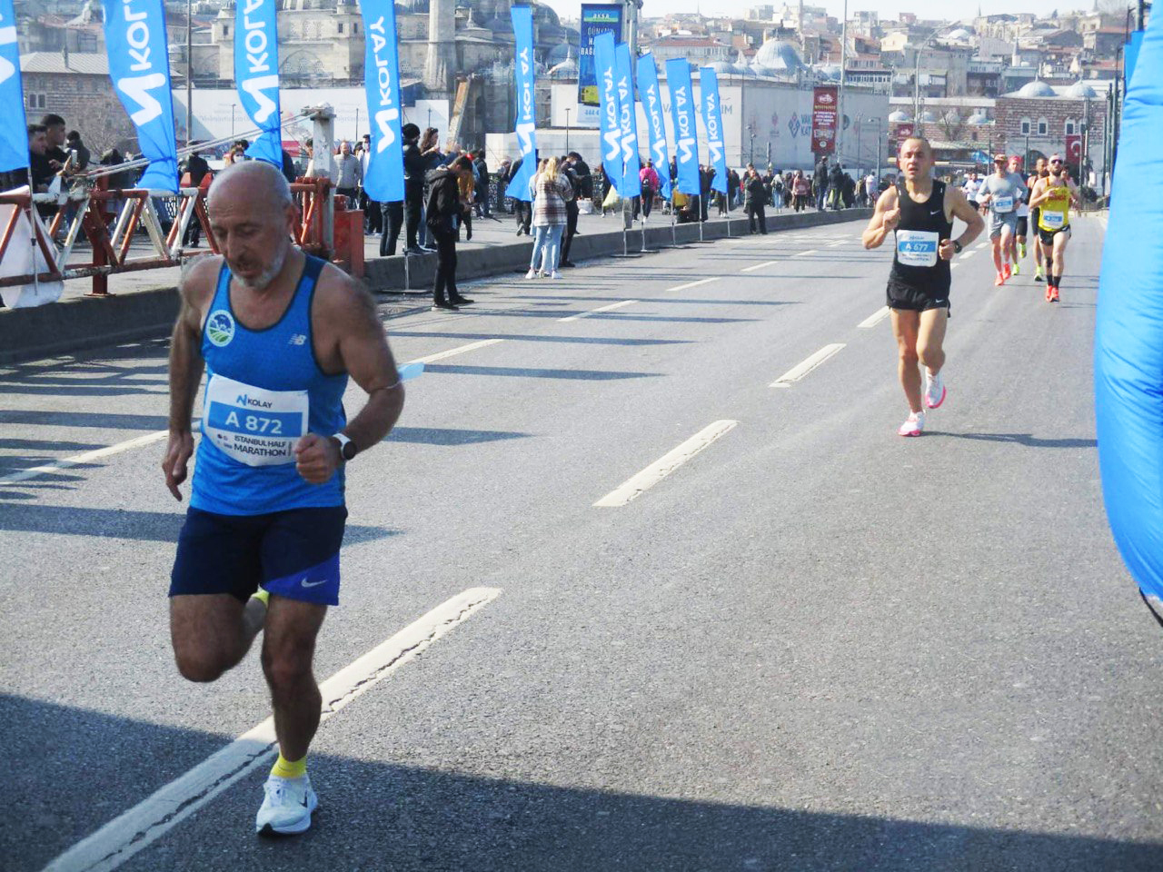 Büyükşehir'in sporcusu İstanbul Maratonu'nda ipi göğüsledi