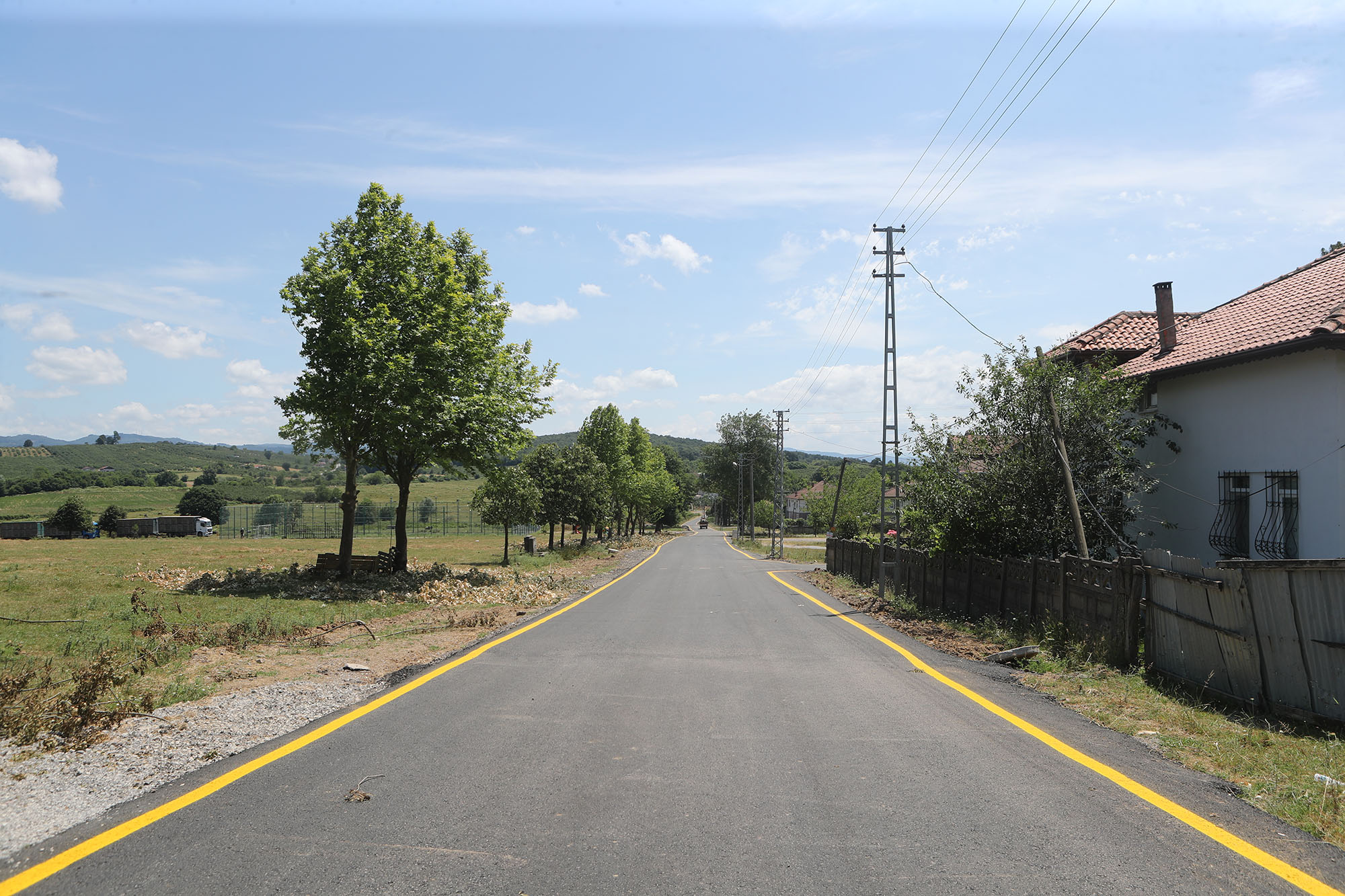 Ekip işi memnuniyet getirdi: Söğütlü’nün 6 kilometrelik hattında doğalgaz, içme suyu ve güçlü ulaşım ağı…