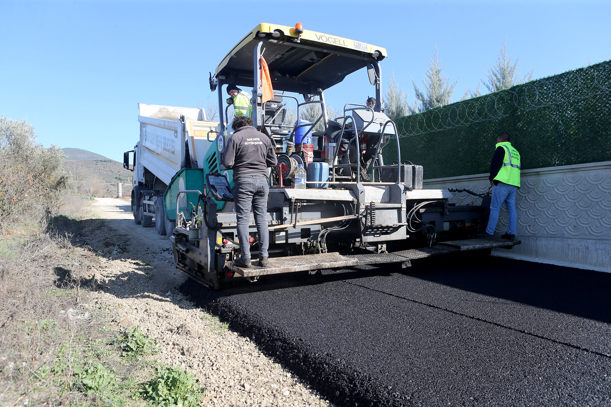 Büyükşehir Pamukova Turgutlu’da işleme başladı