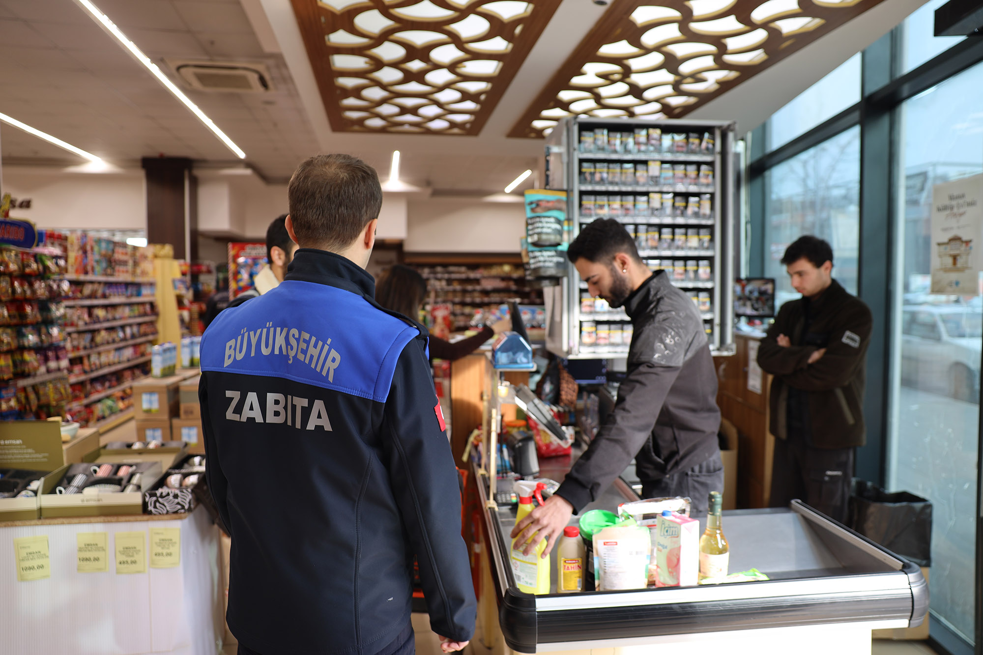 Büyükşehir’den 2026 öncesi fahiş fiyat artışına geçit yok: Sahaya inip marketleri tek tek incelediler