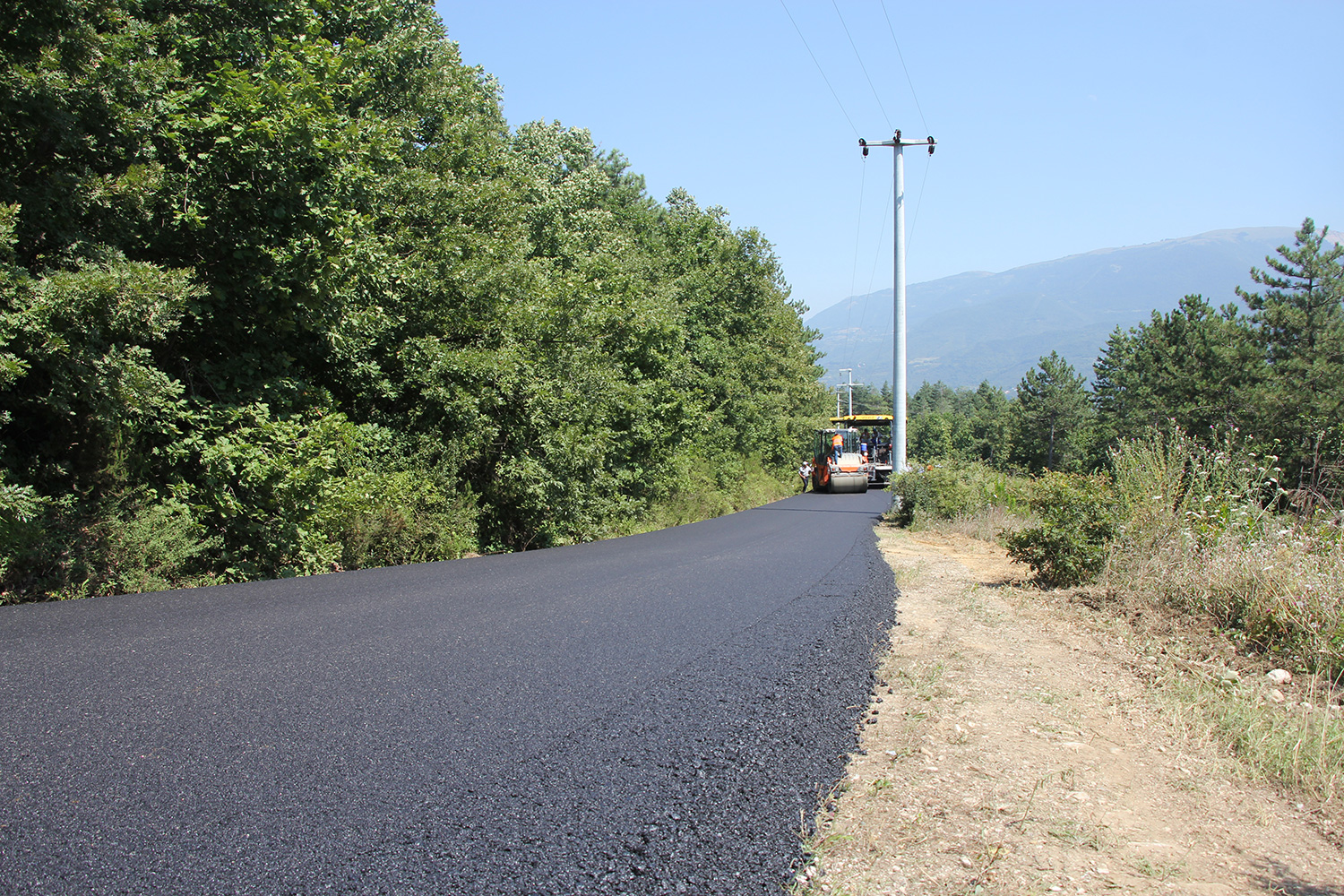 Akyazı’da İki Mahalle Yolu Yenileniyor