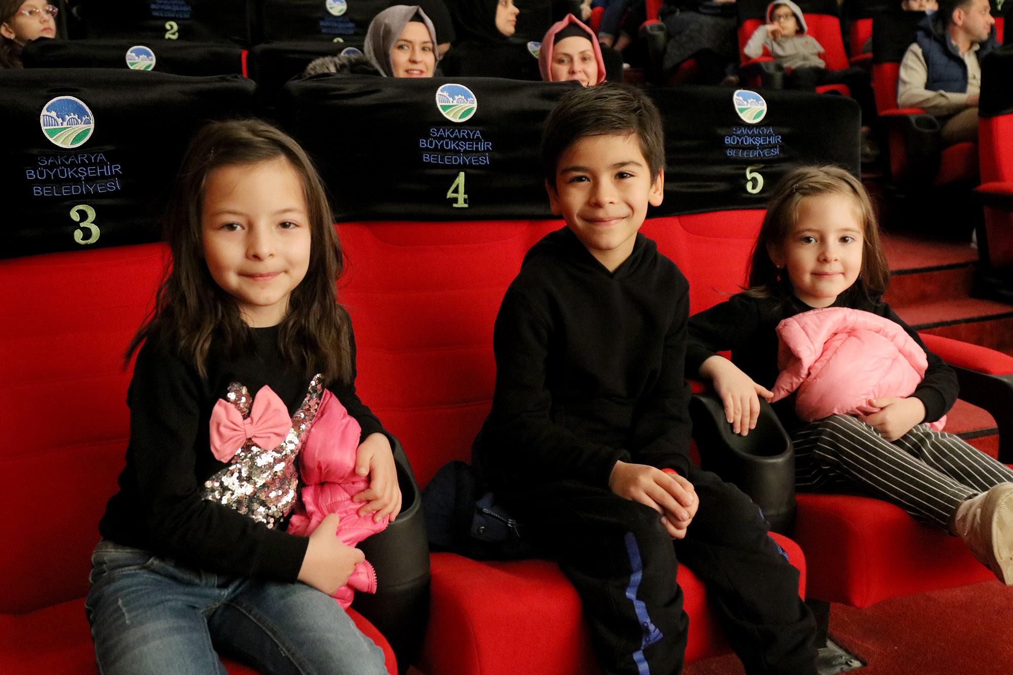 Karne heyecanı yaşayan minikler film gösteriminde buluştu