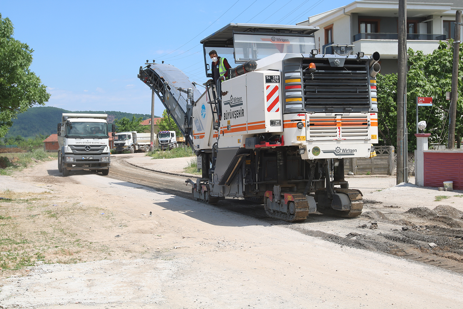 Büyükşehir, Süleymanbey Mahallesi’nde Asfalt Çalışmalarını Başlattı