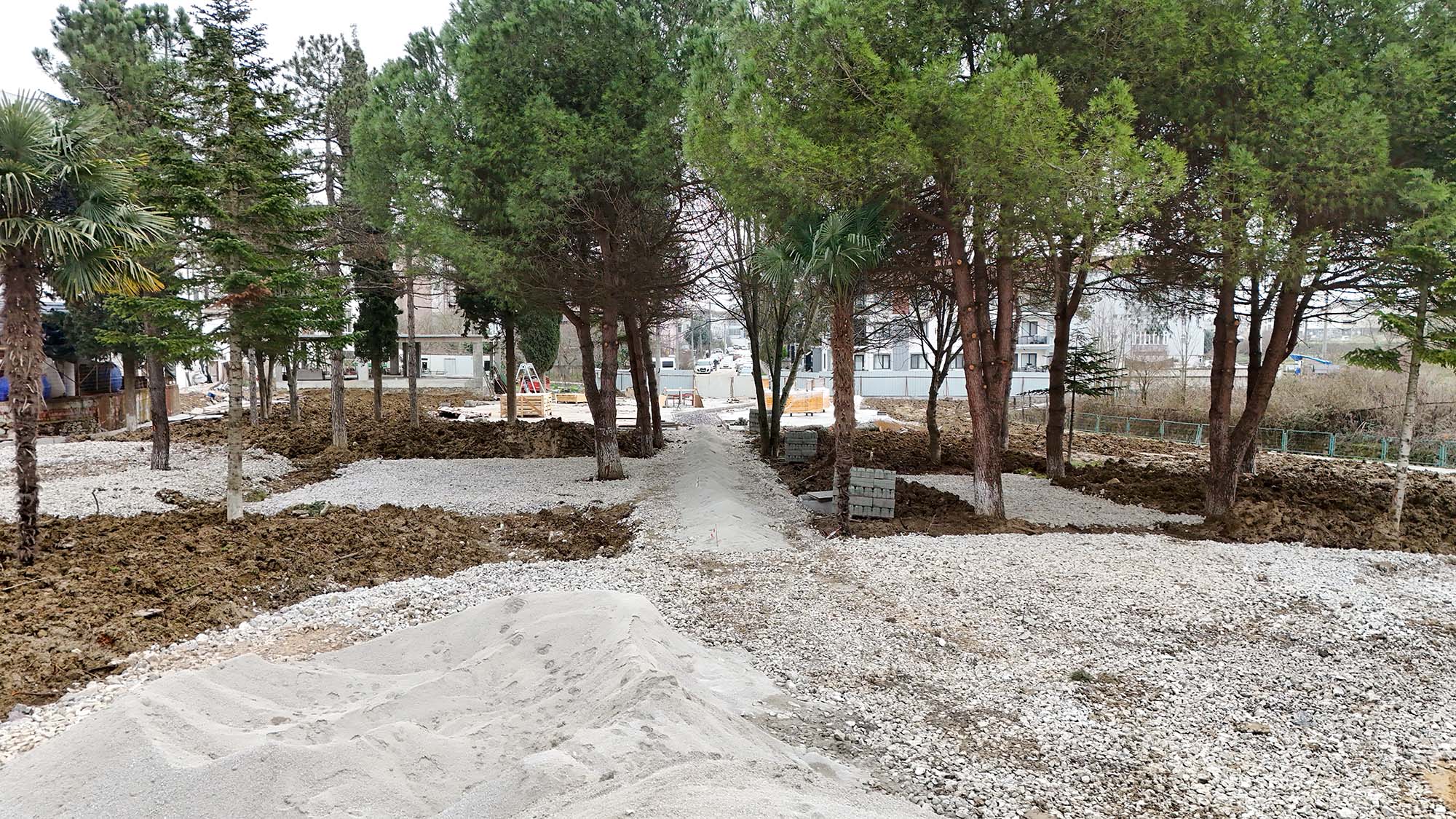 Kaynarca’nın yeni yaşam alanı olacak proje hız kazandı: Trambolinler, 3 pota basket sahası ve kaykay pisti…