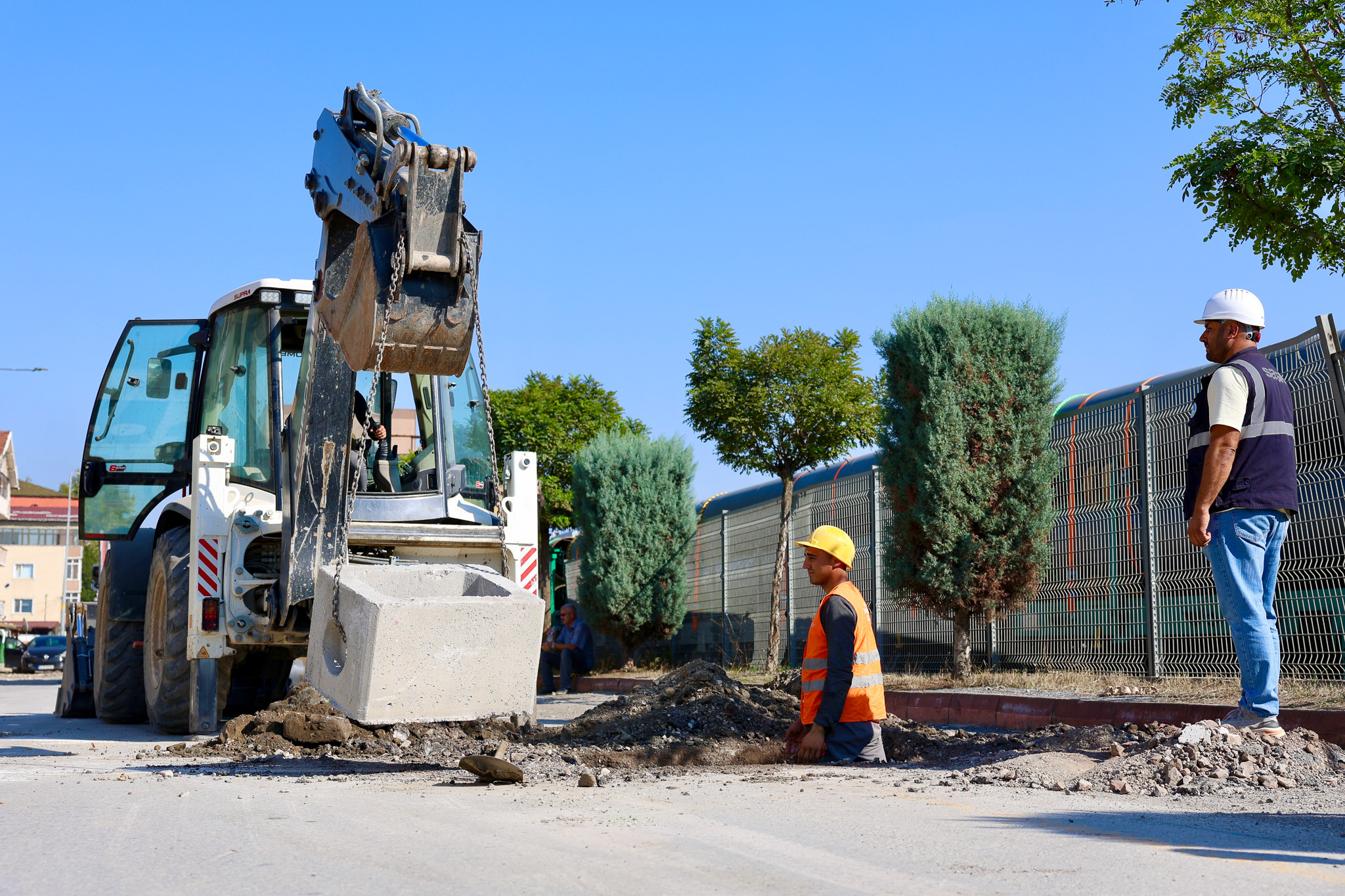 Arifiye’nin merkezi Büyükşehirle sil baştan yenileniyor
