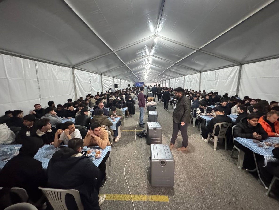 Sakarya’da farklı renk ve coğrafyadan binler aynı sofrada oruç açıyor