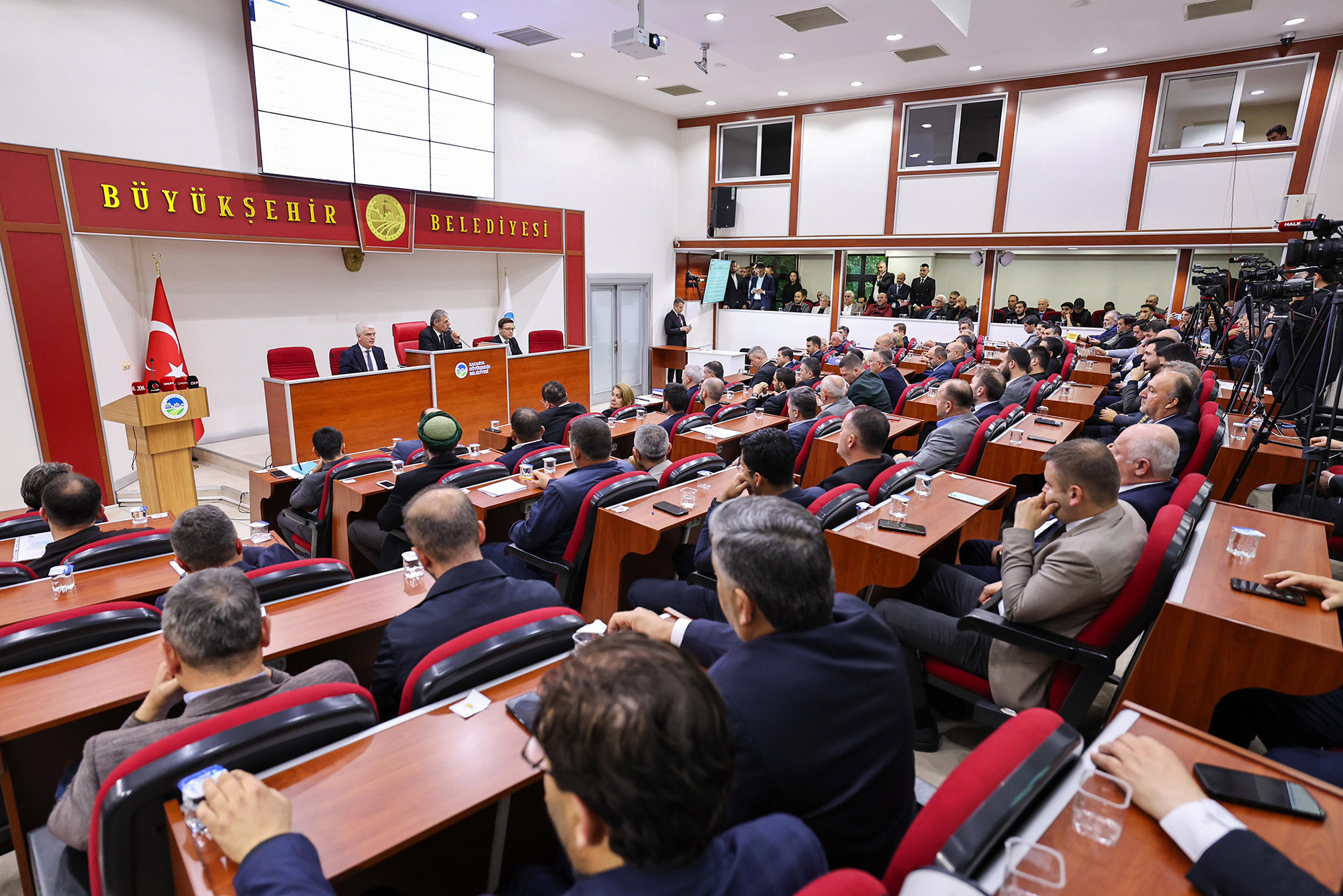 “20 yeni otobüs, 50 milyon TL asfalt”