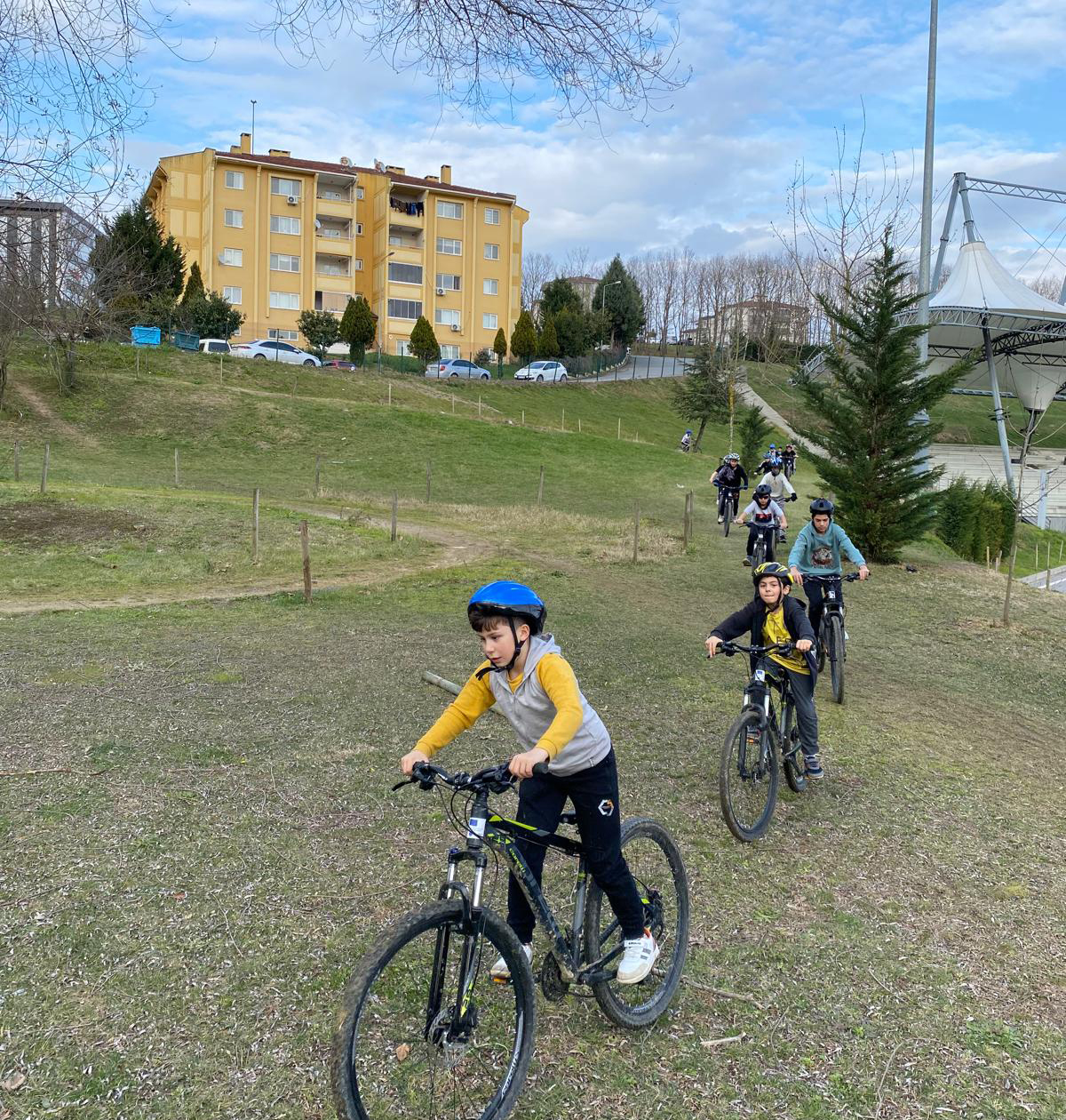 Vadinin zorlu yamaçlarında geleceğin şampiyon pedalları yetişiyor