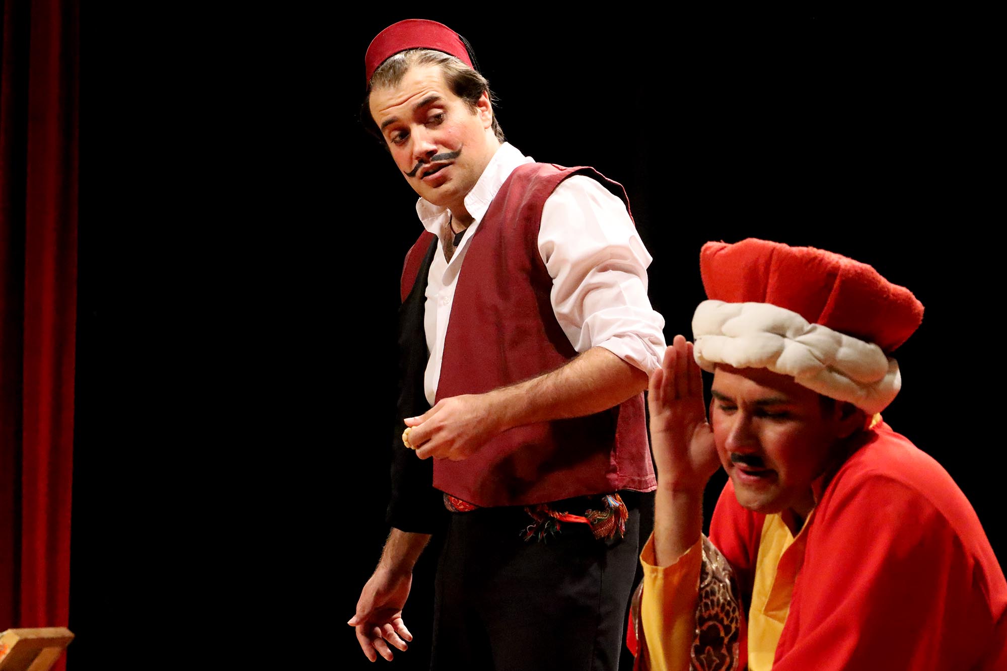 Genç tiyatrocuların sahnesi büyük beğeni topladı