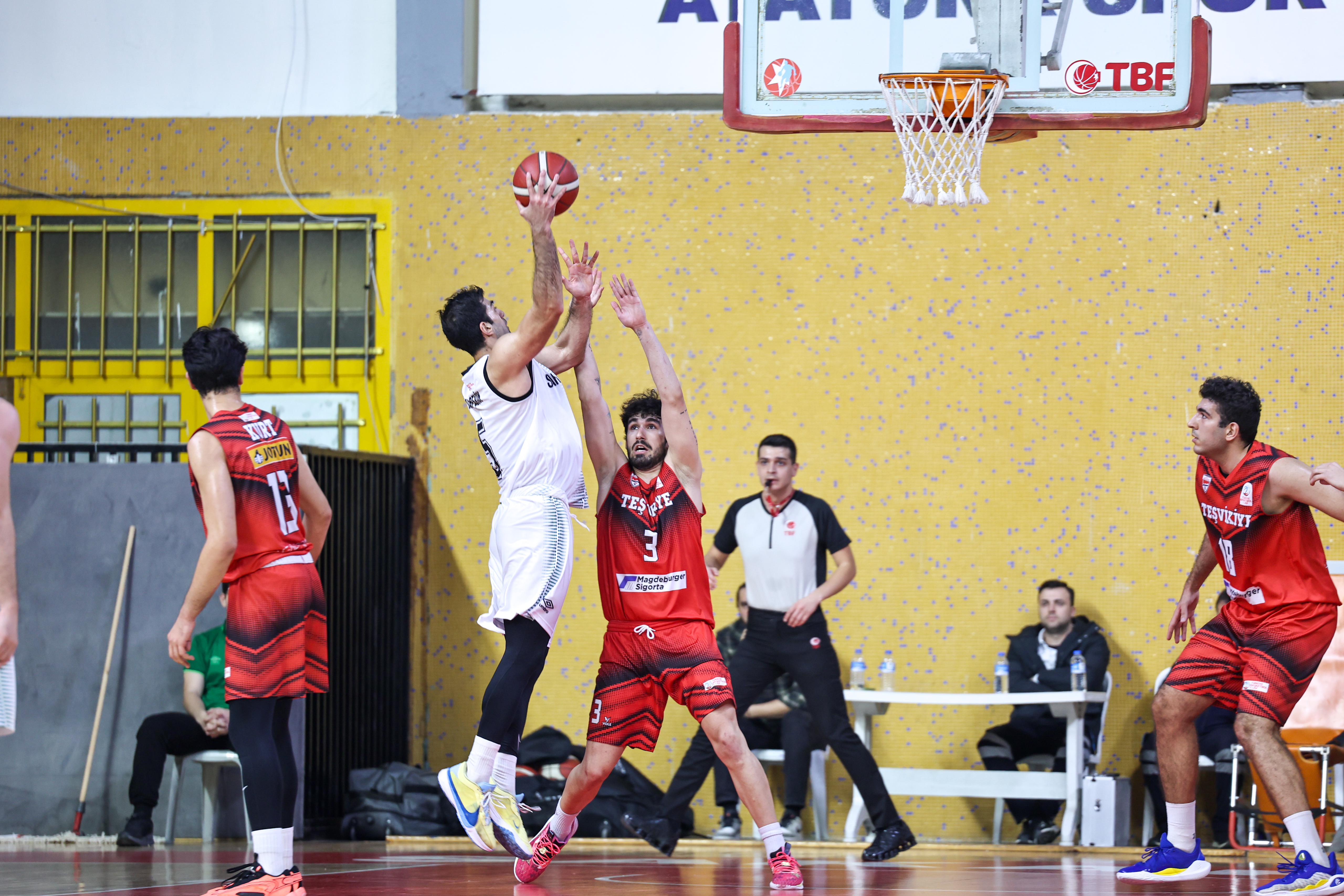 Dev adamlardan kritik galibiyet: 76-65